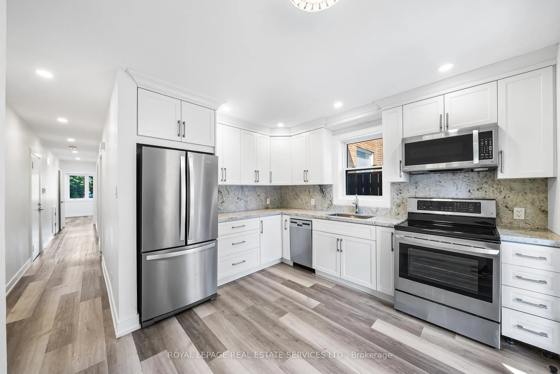 Photo 3 of Unit 2, 50 Arcadian Circle, Etobicoke, Long Branch — HOMEH