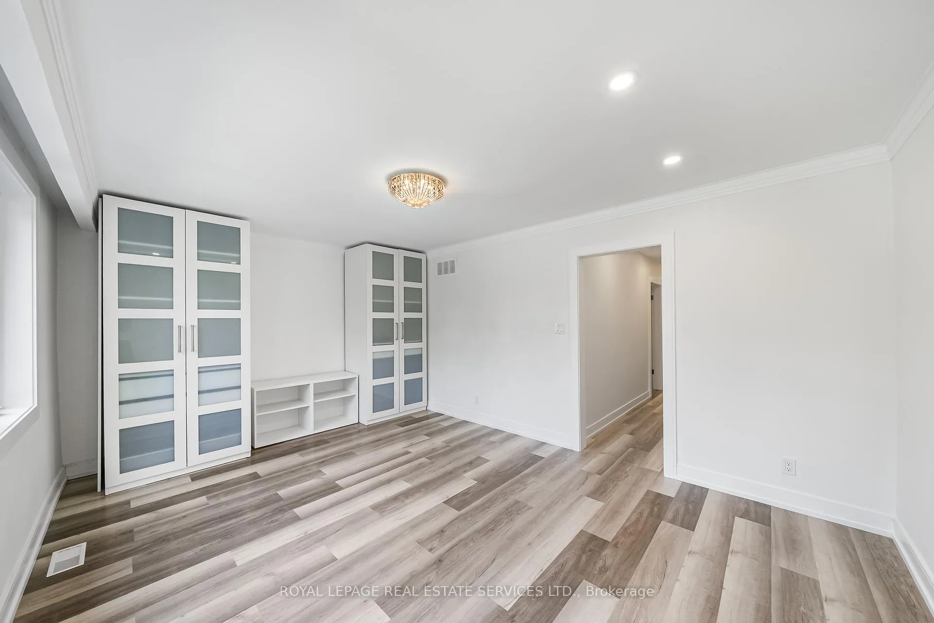 Photo 5 of Unit 2, 50 Arcadian Circle, Etobicoke, Long Branch — HOMEH