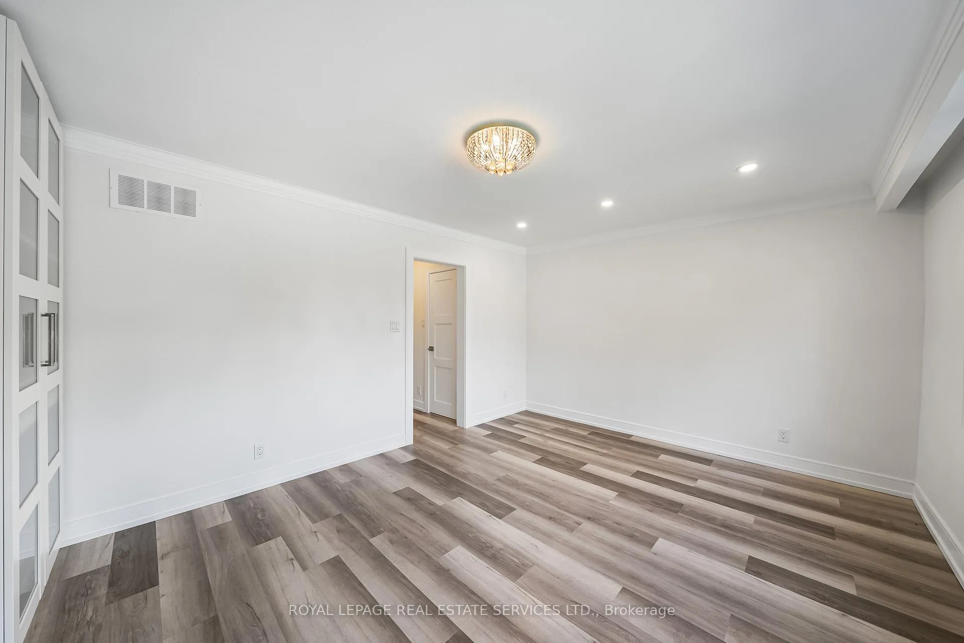 Photo 6 of Unit 2, 50 Arcadian Circle, Etobicoke, Long Branch — HOMEH