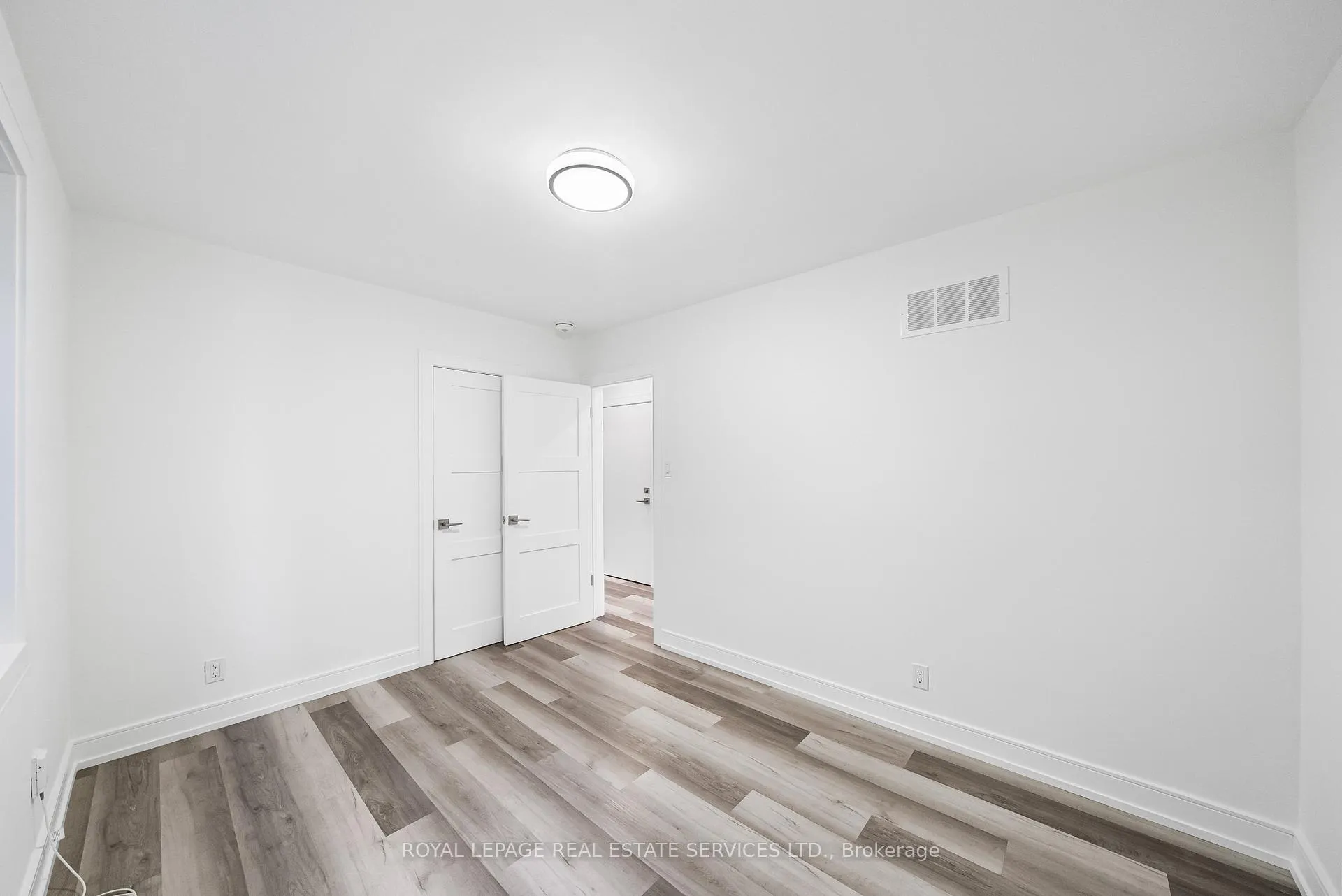 Photo 8 of Unit 2, 50 Arcadian Circle, Etobicoke, Long Branch — HOMEH