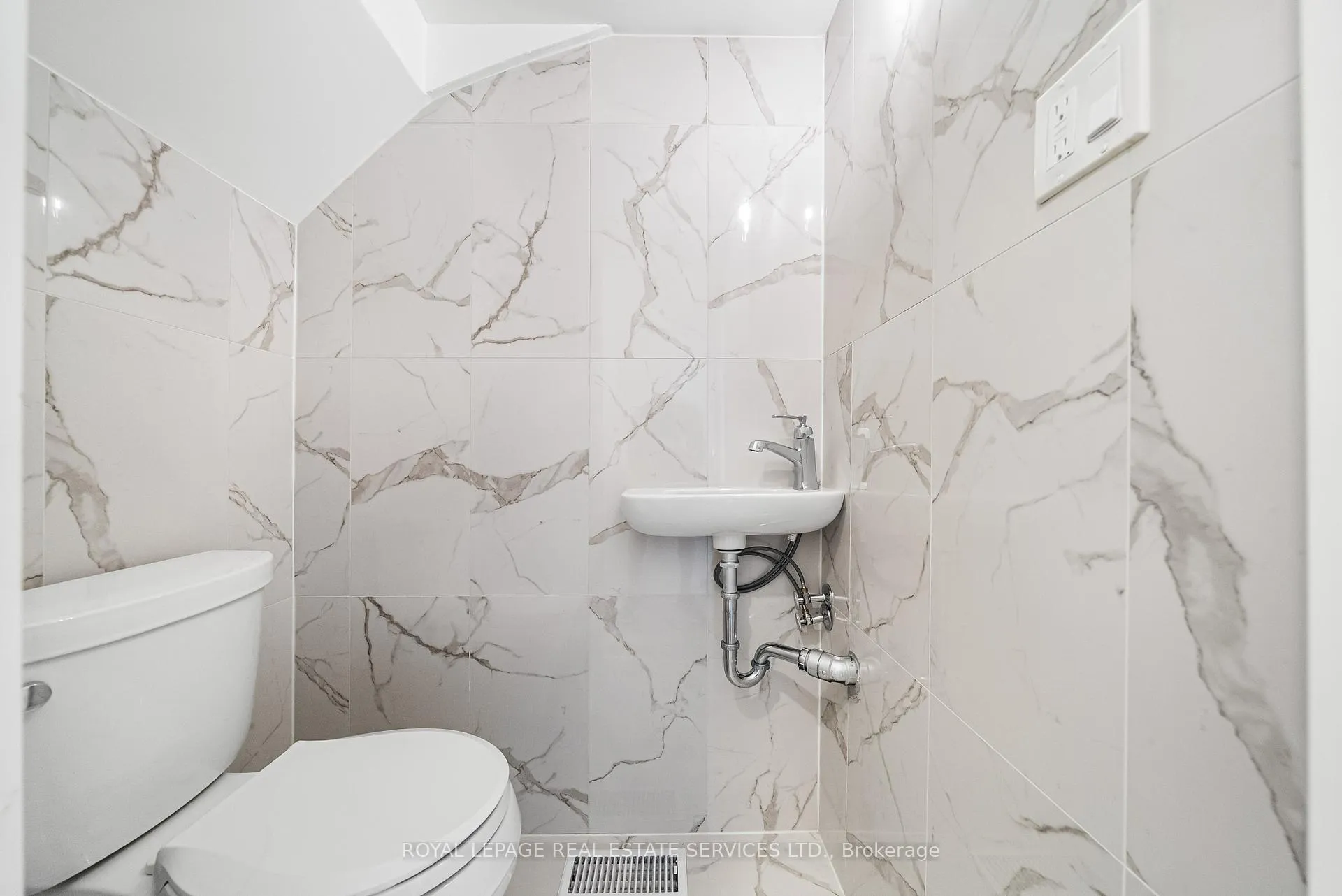 Photo 13 of Unit 2, 50 Arcadian Circle, Etobicoke, Long Branch — HOMEH