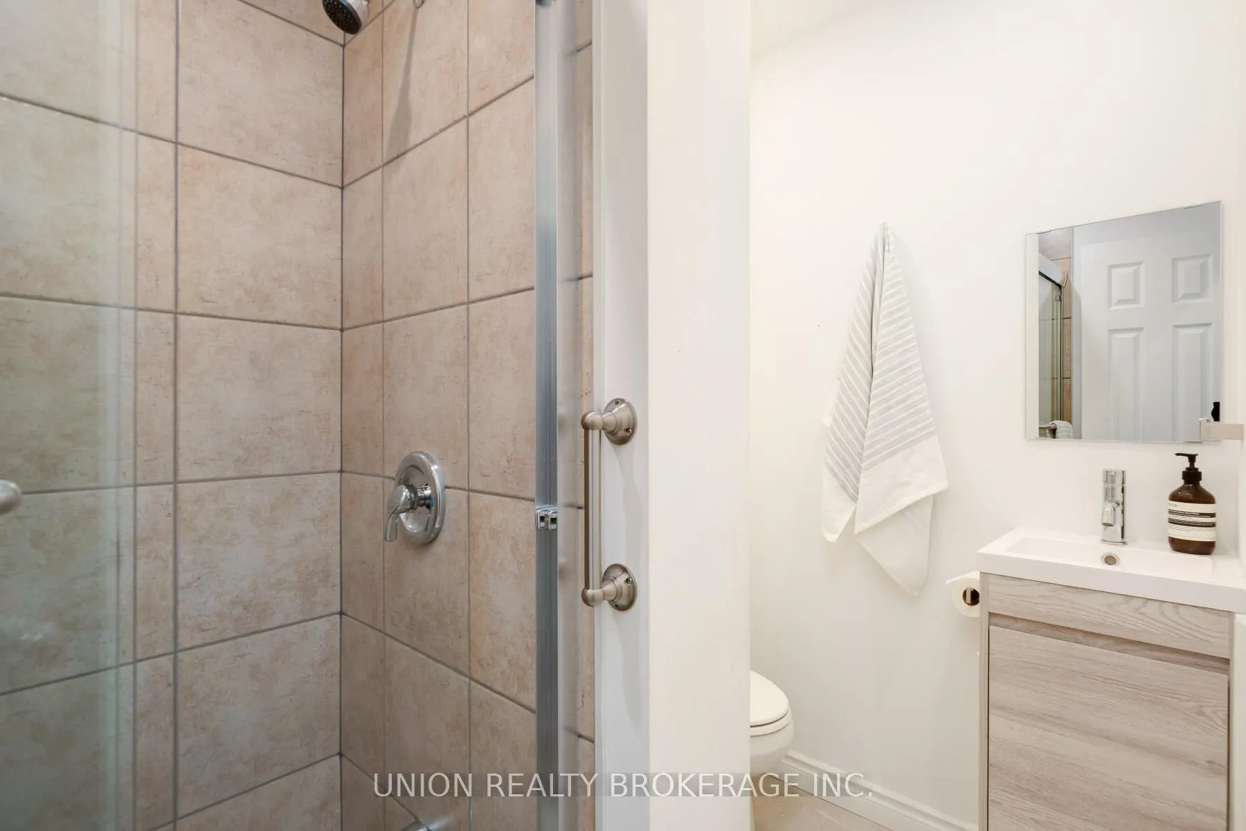 Photo 11 of 75 Redwood Avenue, Toronto, Greenwood-Coxwell — HOMEH