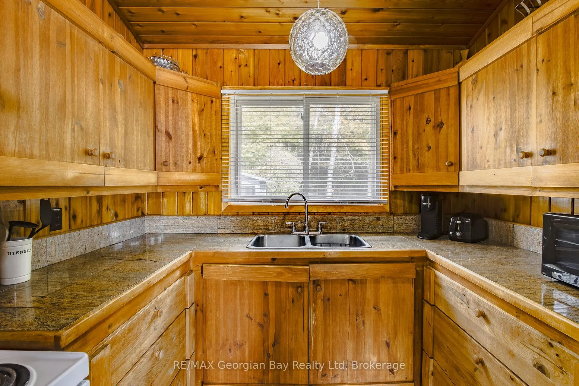 Photo 17 of 69 Albert Avenue, Tiny, Rural Tiny — HOMEH