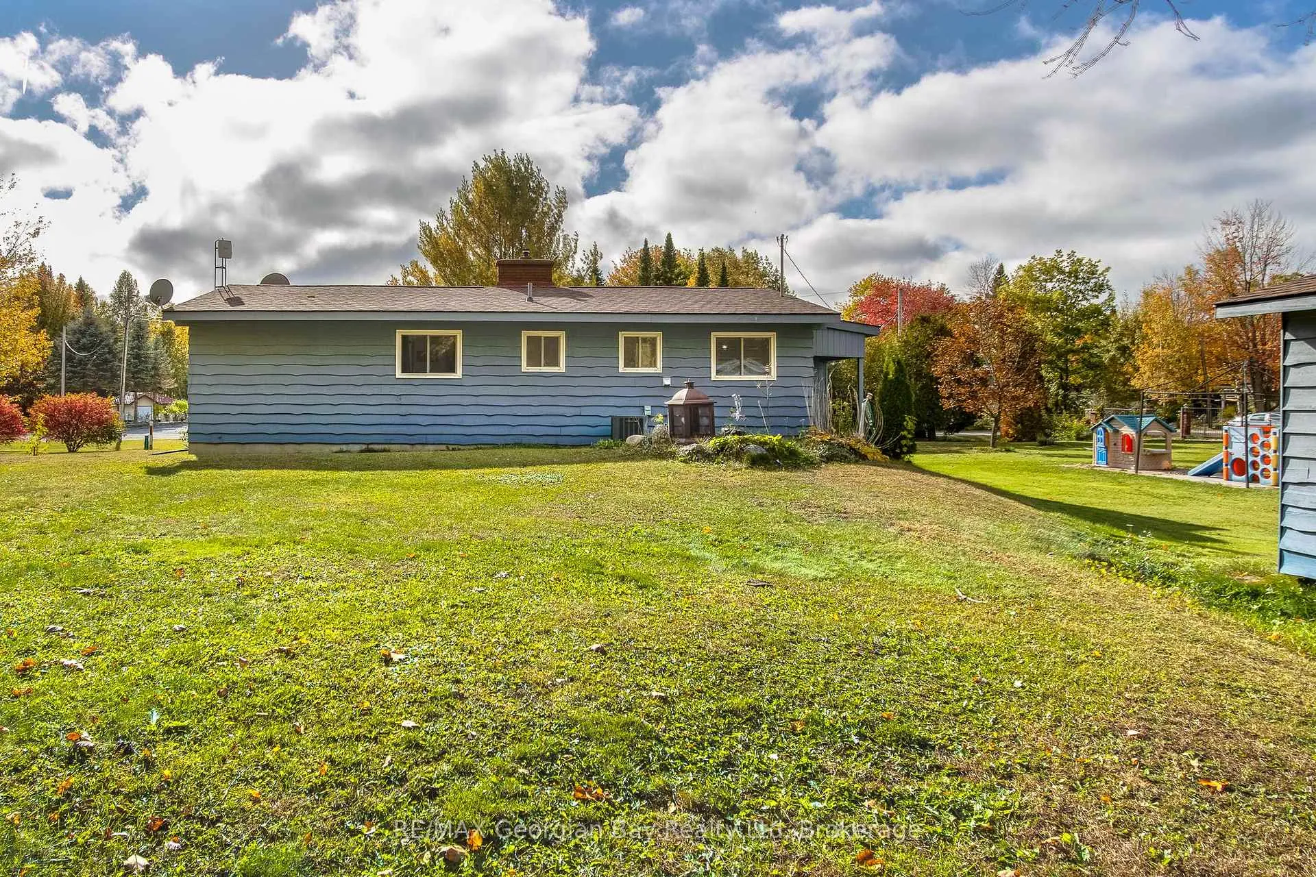Photo 30 of 69 Albert Avenue, Tiny, Rural Tiny — HOMEH