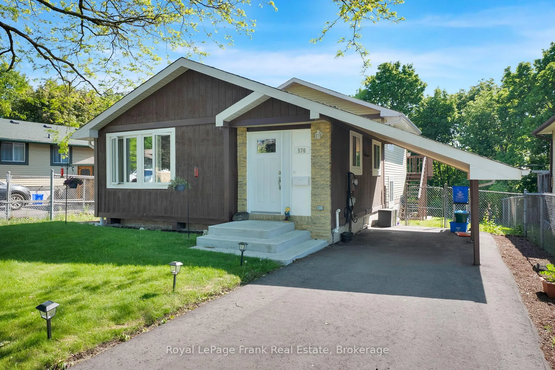 Photo 2 of 576 Annandale Street, Oshawa, Donevan — HOMEH
