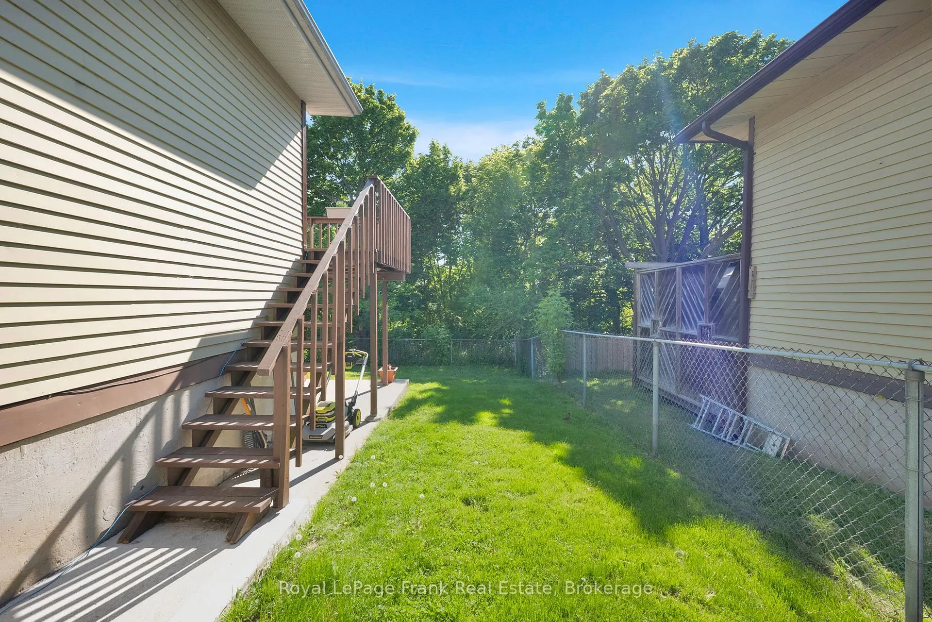 Photo 5 of 576 Annandale Street, Oshawa, Donevan — HOMEH