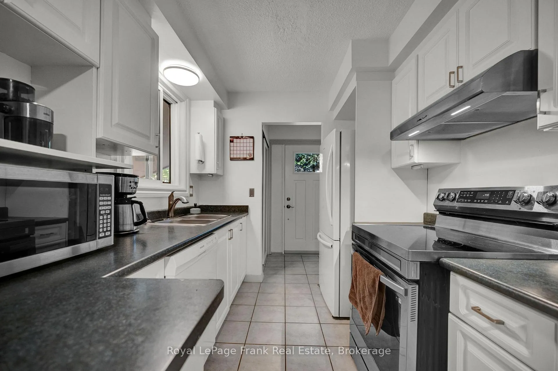 Photo 16 of 576 Annandale Street, Oshawa, Donevan — HOMEH