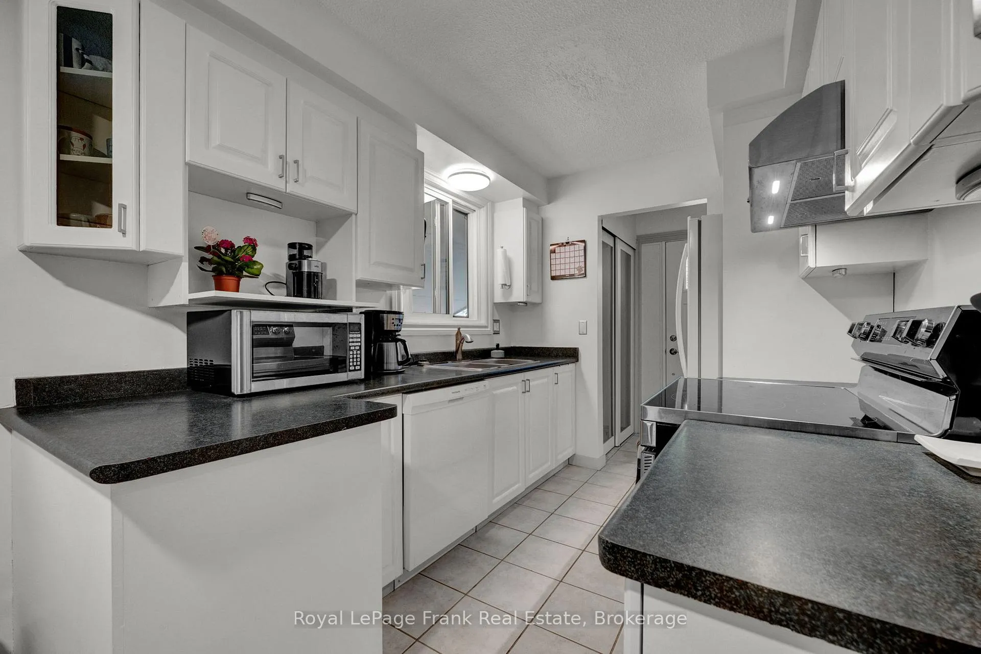 Photo 17 of 576 Annandale Street, Oshawa, Donevan — HOMEH
