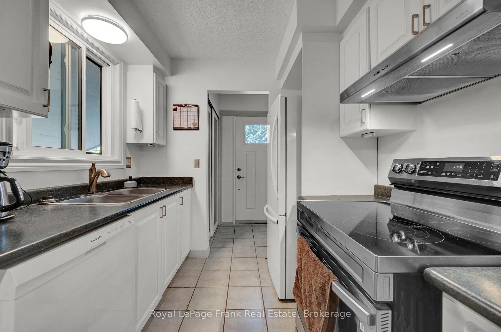 Photo 24 of 576 Annandale Street, Oshawa, Donevan — HOMEH