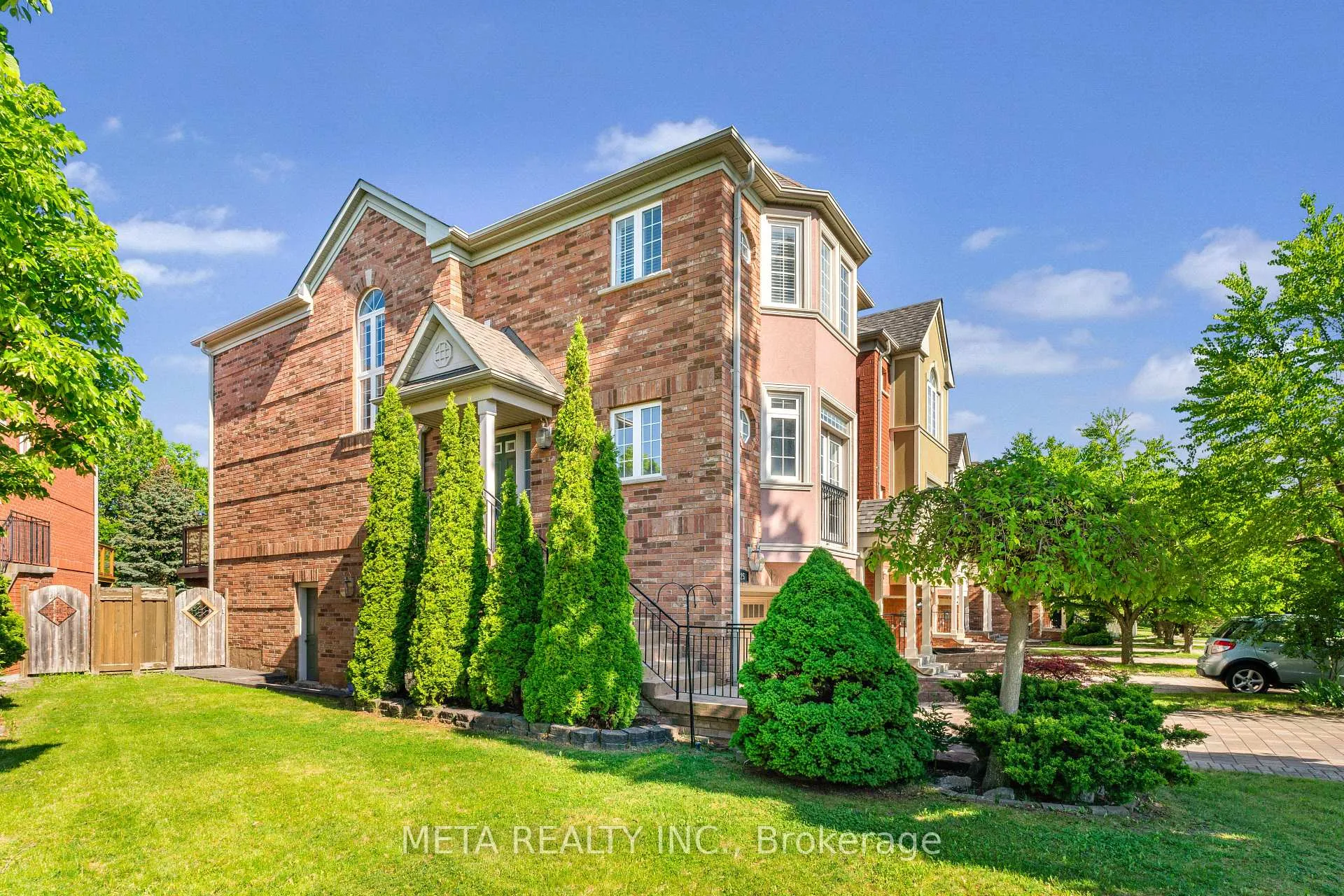 Photo 4 of 25 Crispin Court, Markham, Buttonville — HOMEH