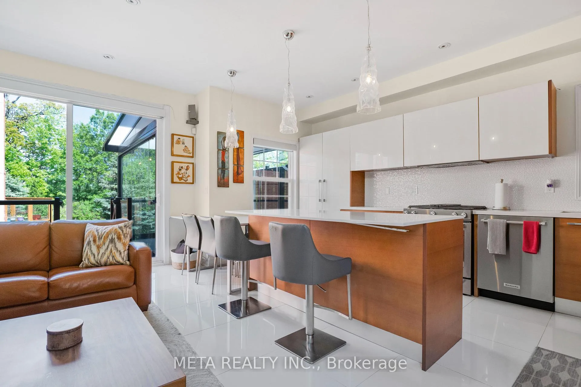 Photo 12 of 25 Crispin Court, Markham, Buttonville — HOMEH