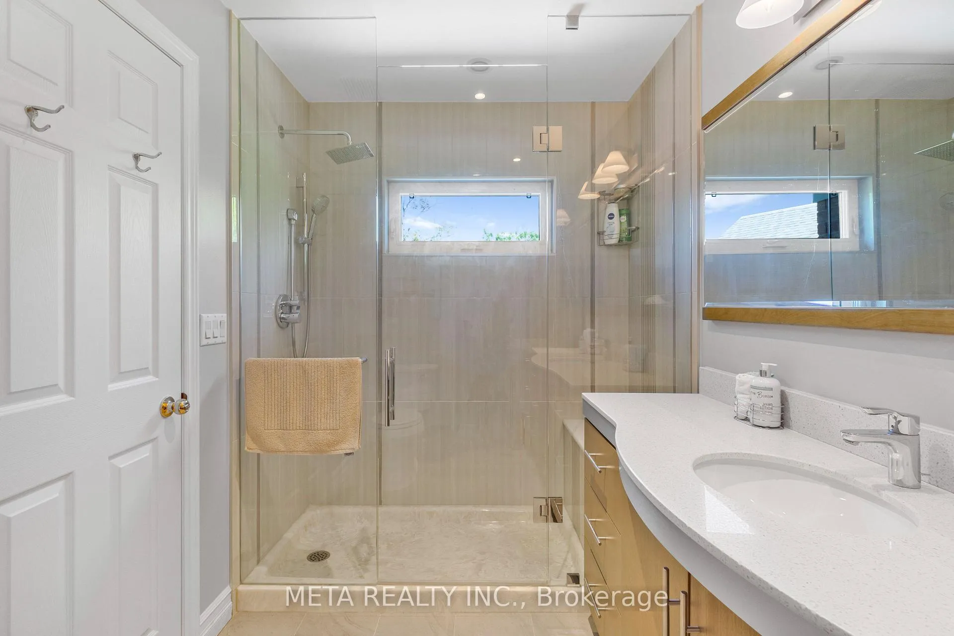 Photo 17 of 25 Crispin Court, Markham, Buttonville — HOMEH