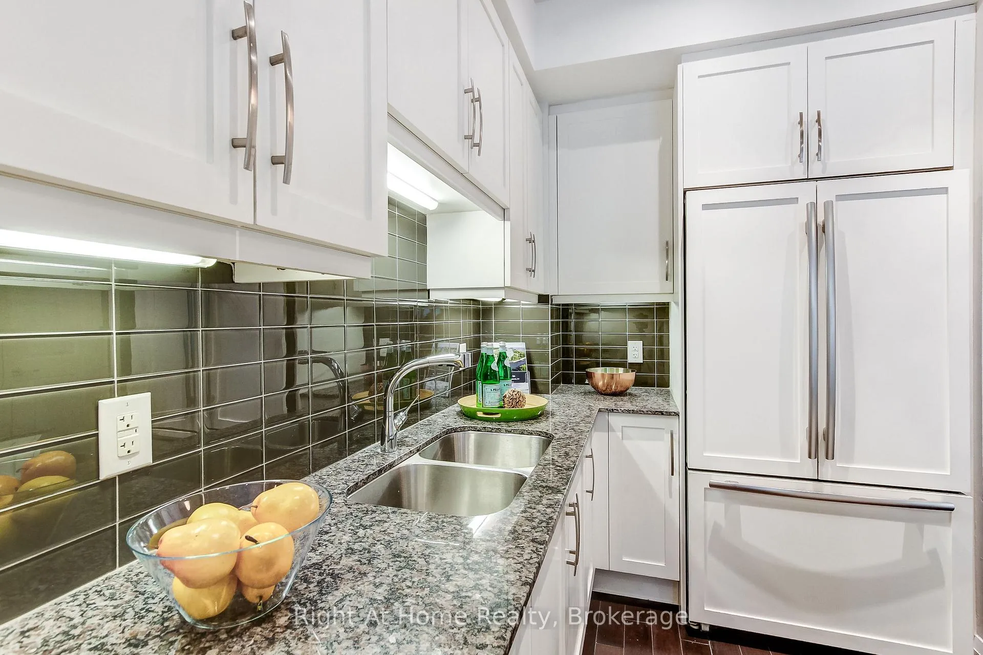Photo 9 of Unit 201, 11 Bronte Road, Oakville, Bronte — HOMEH