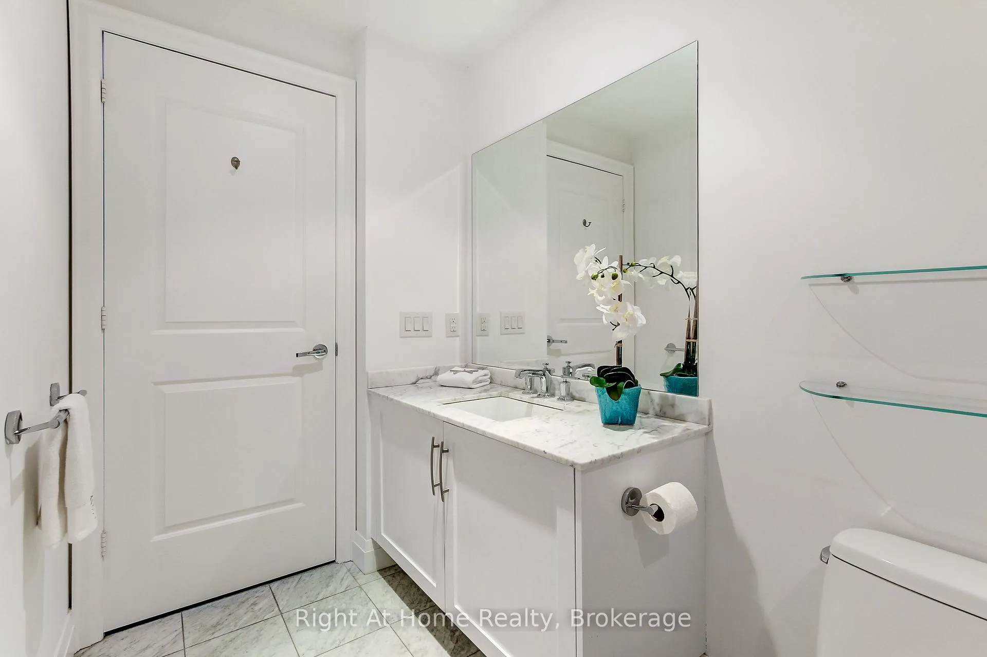 Photo 15 of Unit 201, 11 Bronte Road, Oakville, Bronte — HOMEH