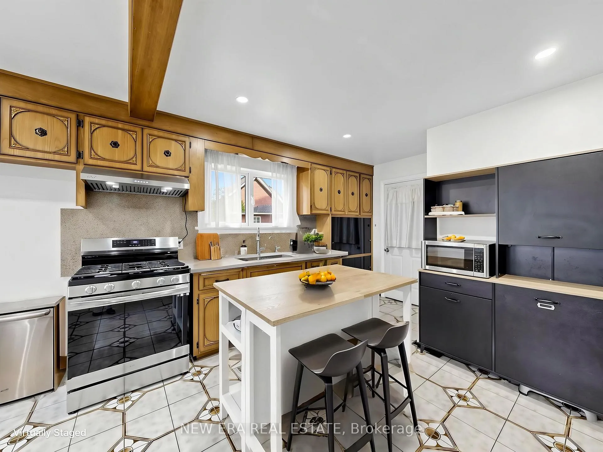 Photo 5 of 48 Christopher Drive, Cambridge, Christopher-Champlain — HOMEH