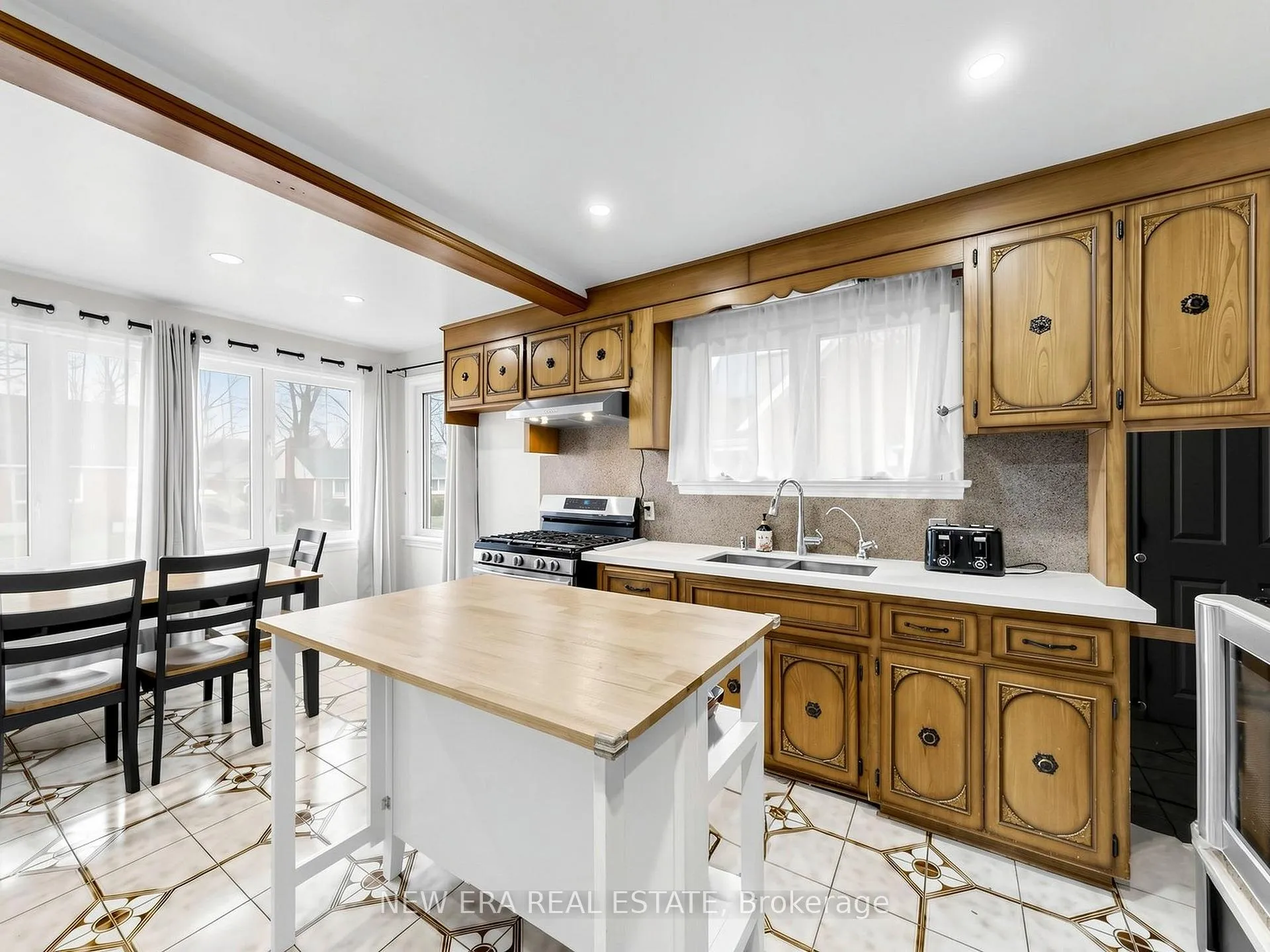 Photo 12 of 48 Christopher Drive, Cambridge, Christopher-Champlain — HOMEH