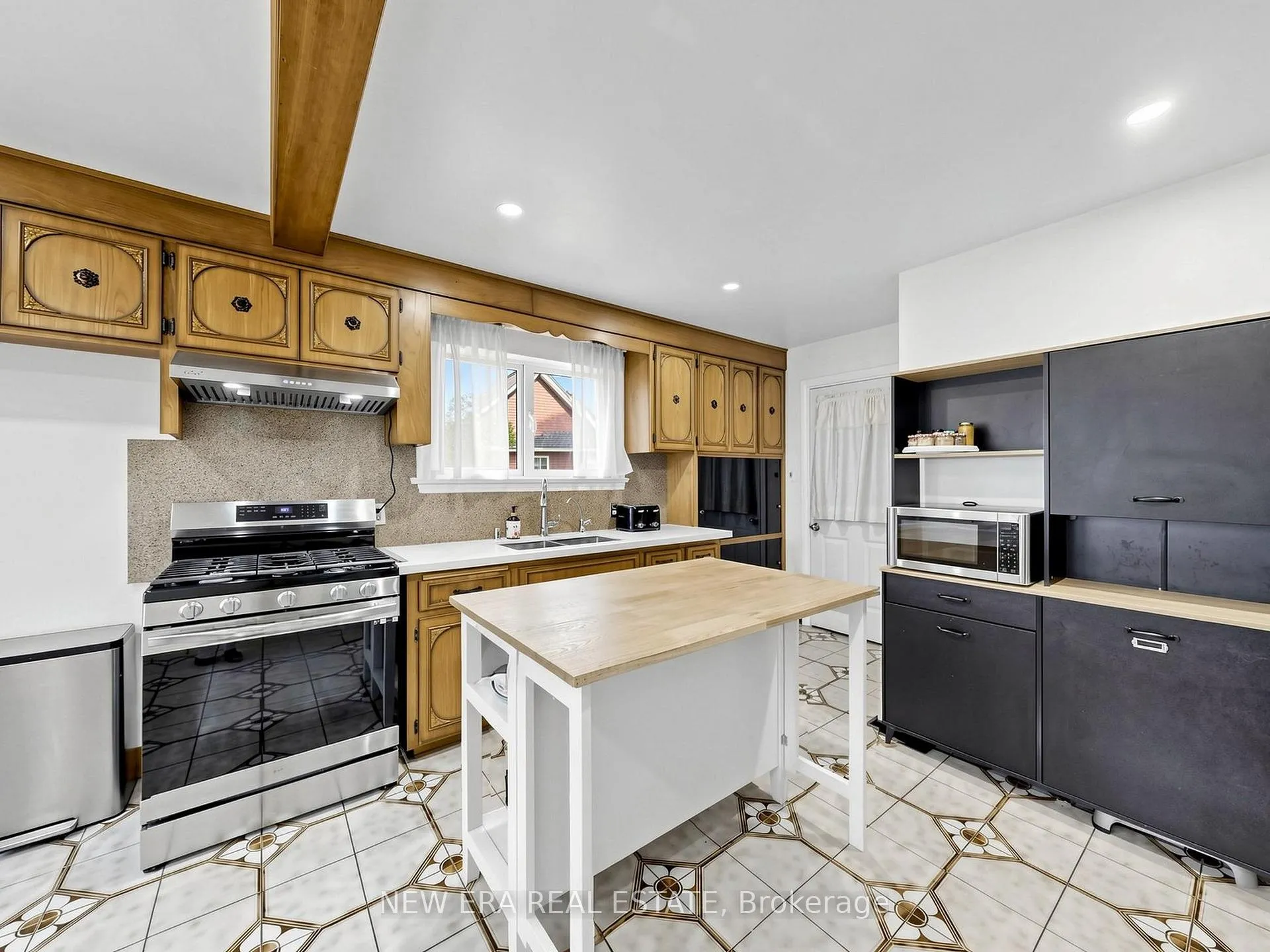 Photo 13 of 48 Christopher Drive, Cambridge, Christopher-Champlain — HOMEH