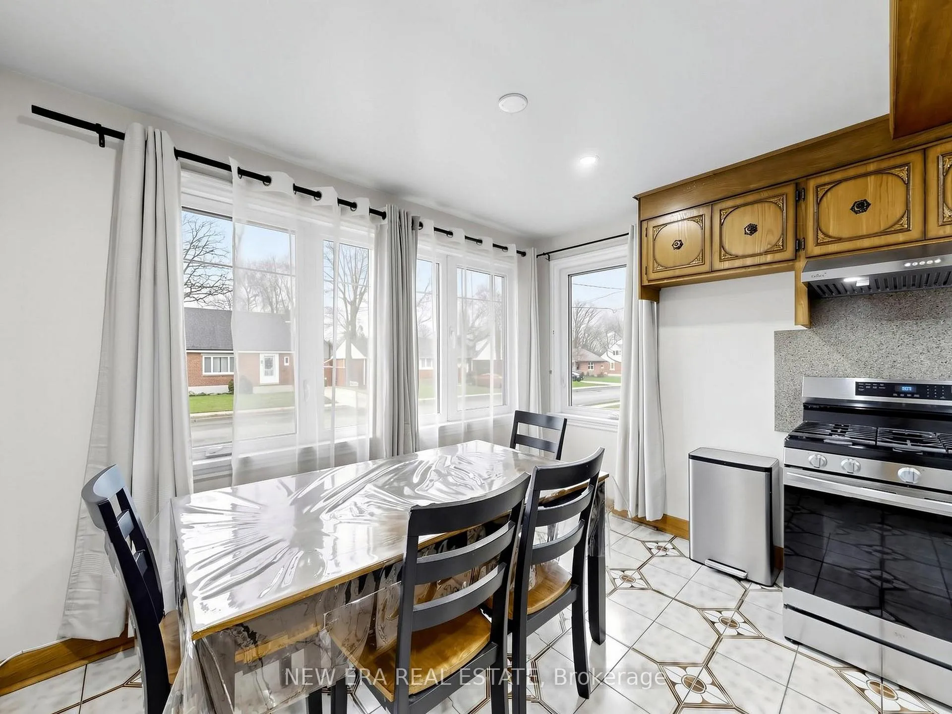 Photo 17 of 48 Christopher Drive, Cambridge, Christopher-Champlain — HOMEH