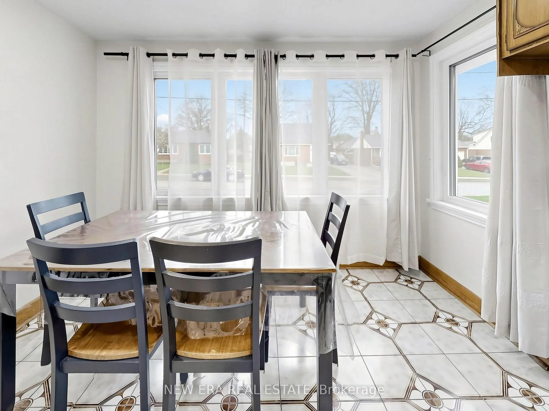 Photo 18 of 48 Christopher Drive, Cambridge, Christopher-Champlain — HOMEH