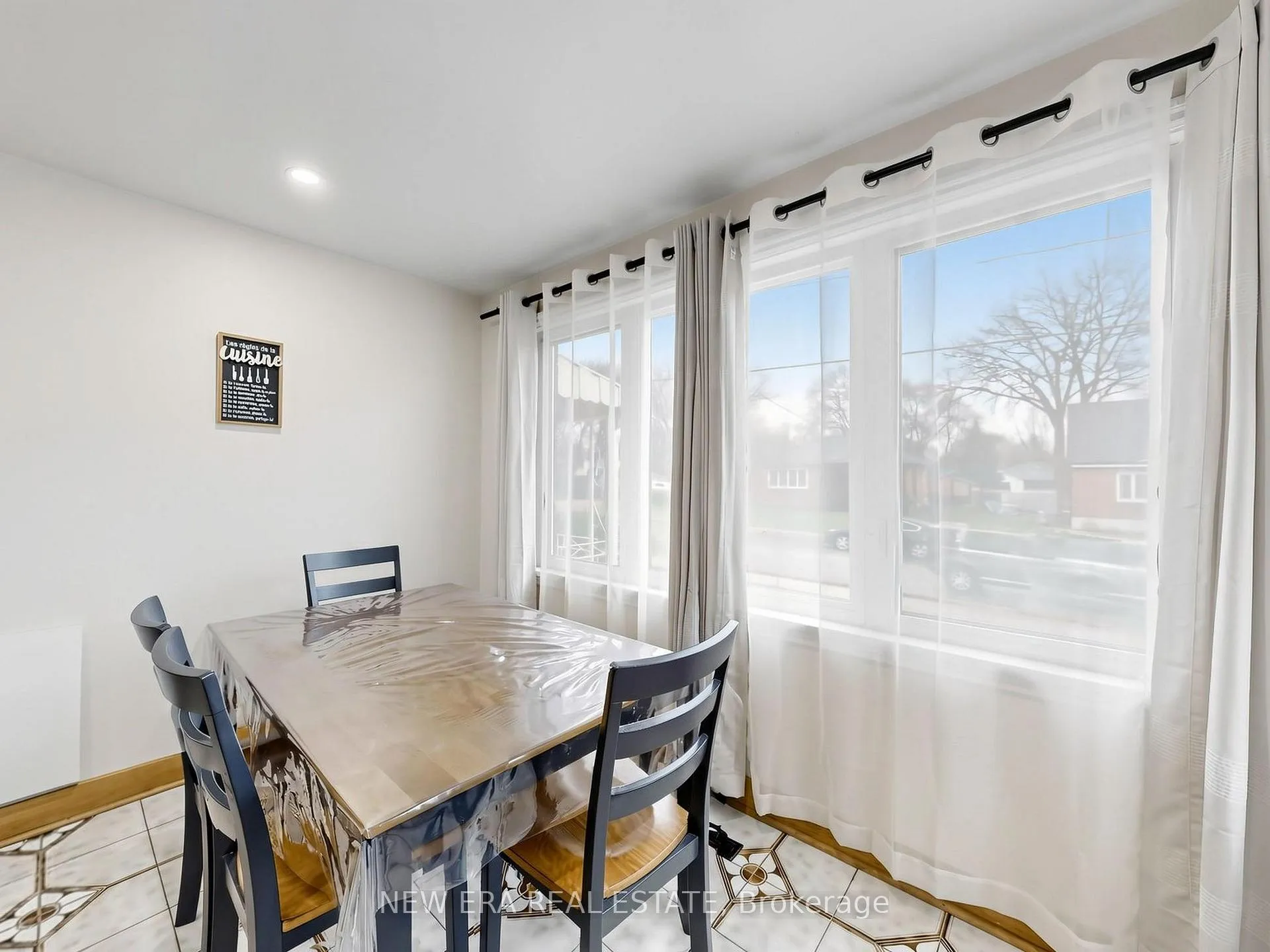 Photo 19 of 48 Christopher Drive, Cambridge, Christopher-Champlain — HOMEH