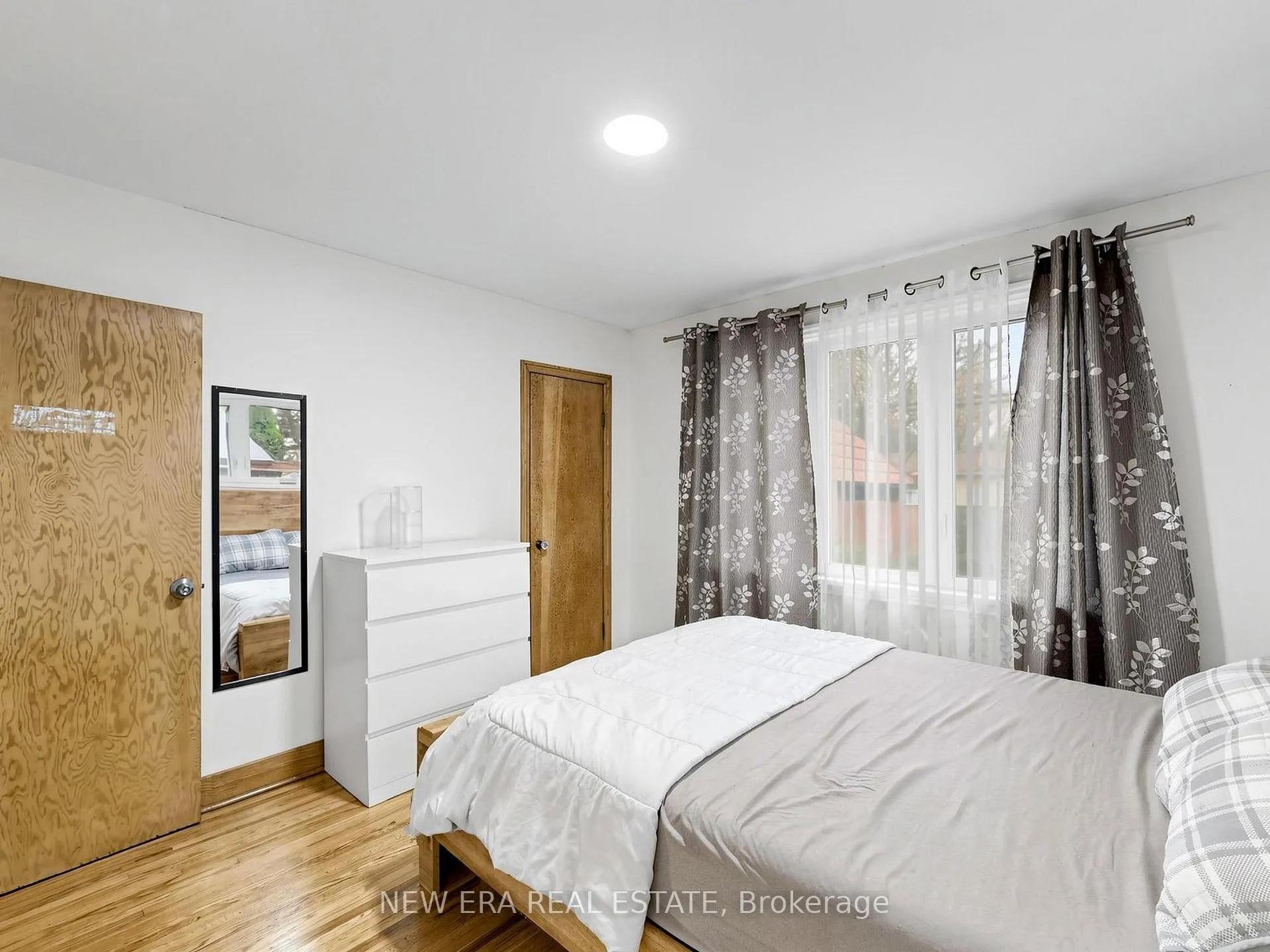 Photo 24 of 48 Christopher Drive, Cambridge, Christopher-Champlain — HOMEH