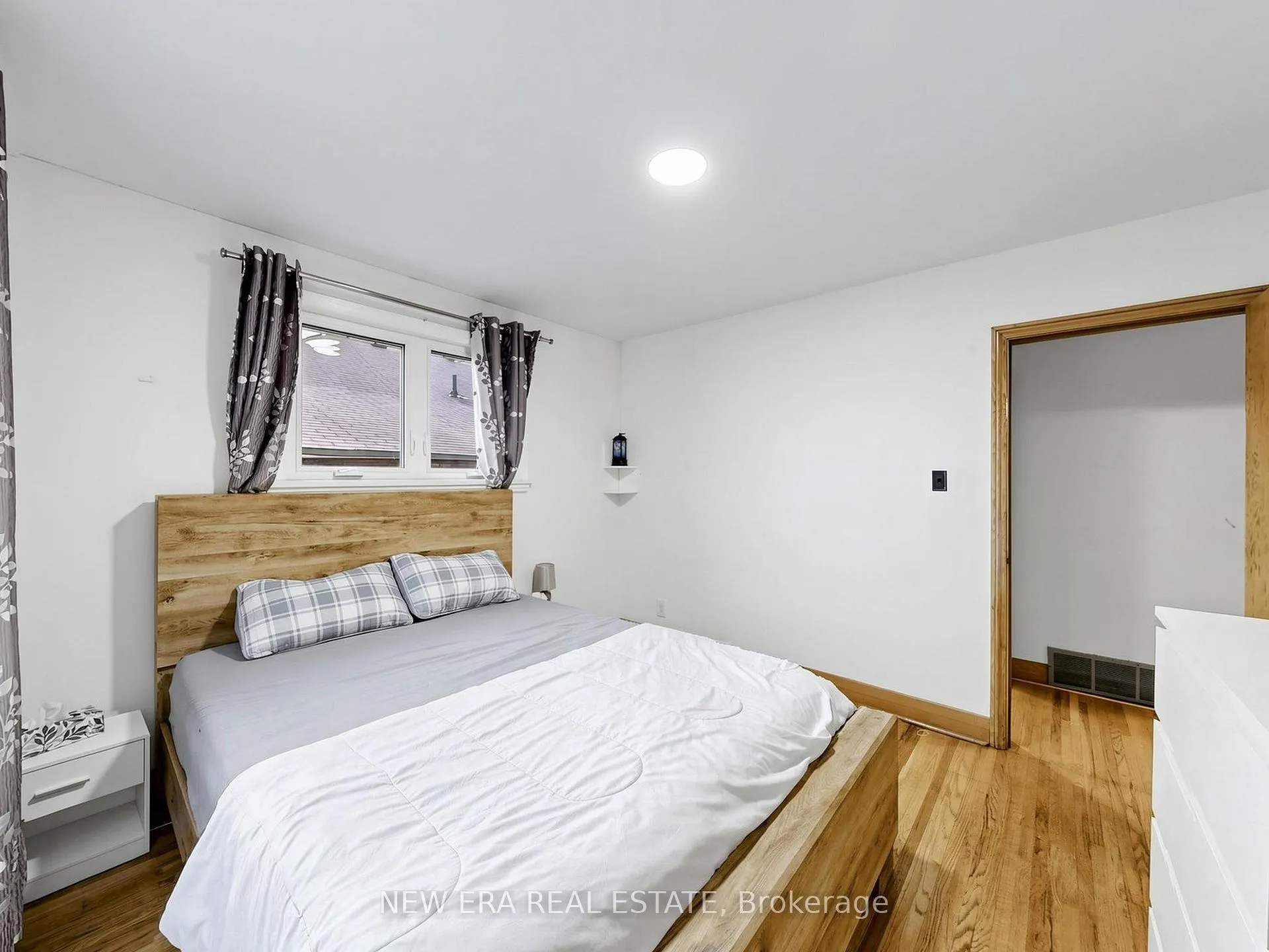 Photo 25 of 48 Christopher Drive, Cambridge, Christopher-Champlain — HOMEH