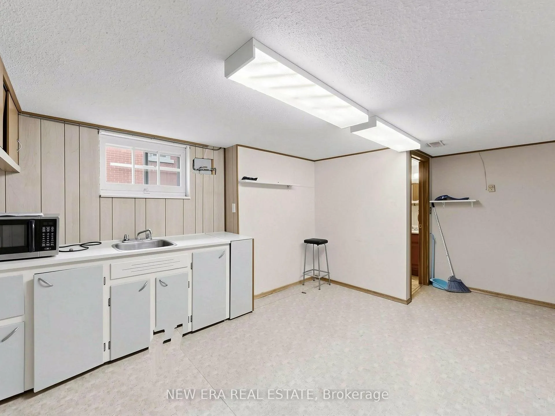 Photo 35 of 48 Christopher Drive, Cambridge, Christopher-Champlain — HOMEH