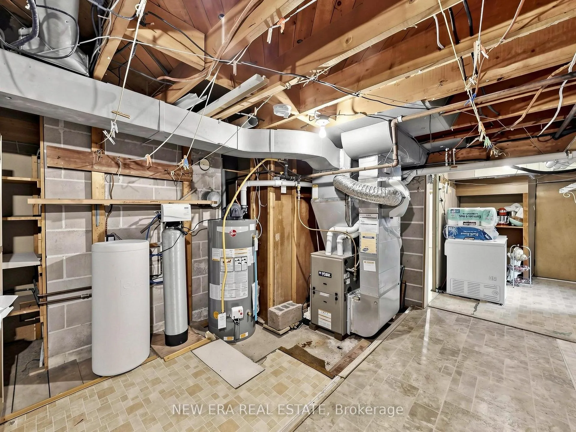 Photo 39 of 48 Christopher Drive, Cambridge, Christopher-Champlain — HOMEH