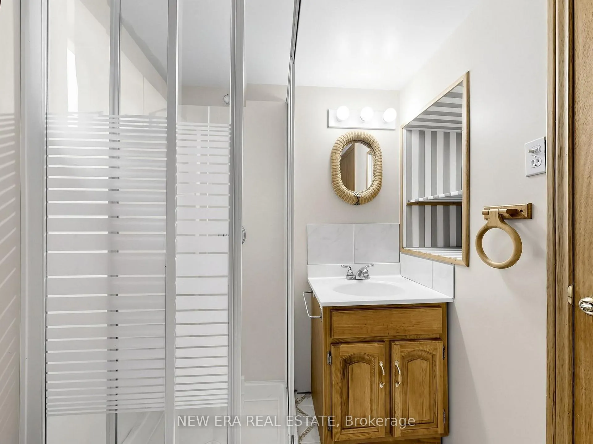 Photo 41 of 48 Christopher Drive, Cambridge, Christopher-Champlain — HOMEH