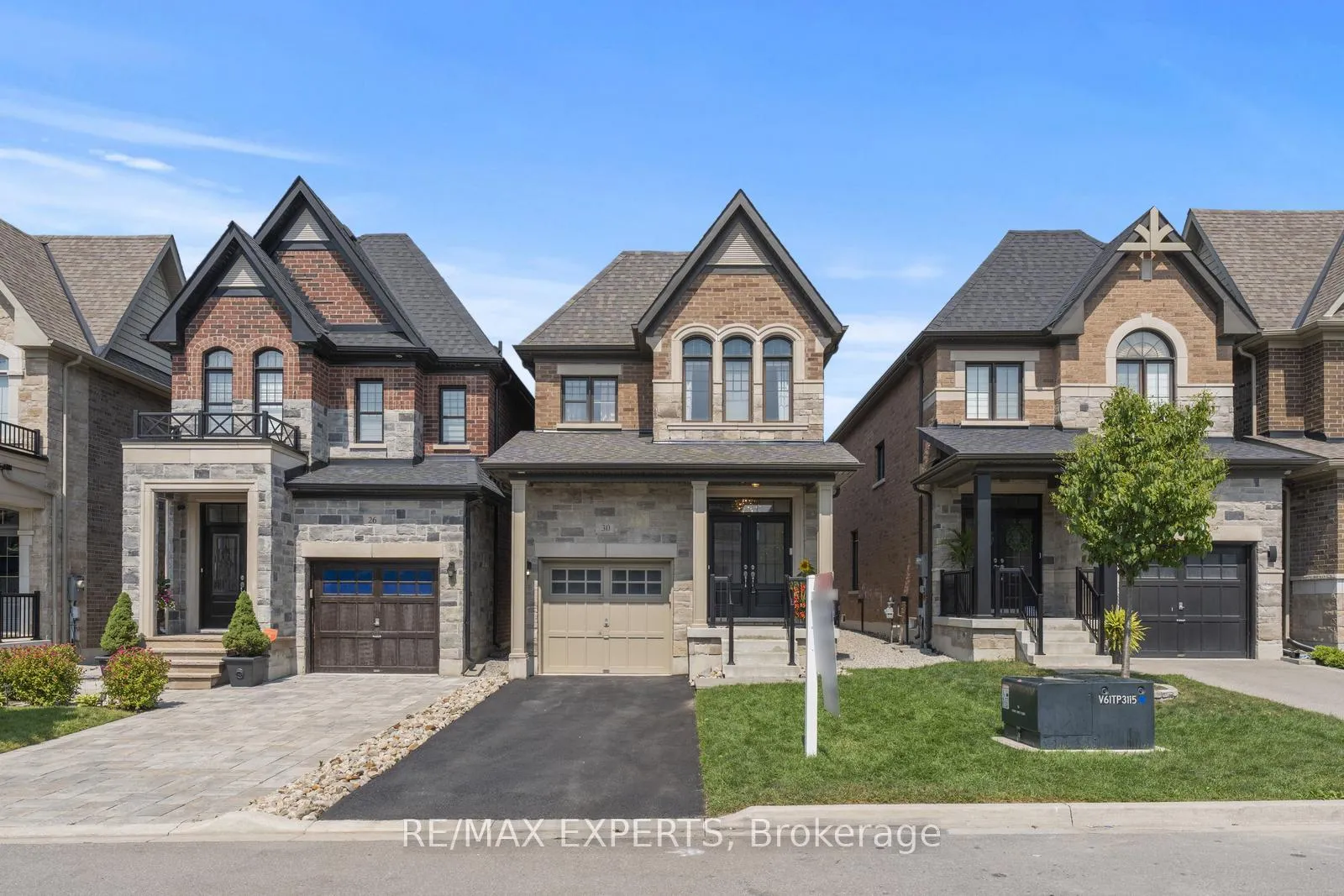 Photo 4 of 30 Zenith Avenue, Vaughan, Kleinburg — HOMEH