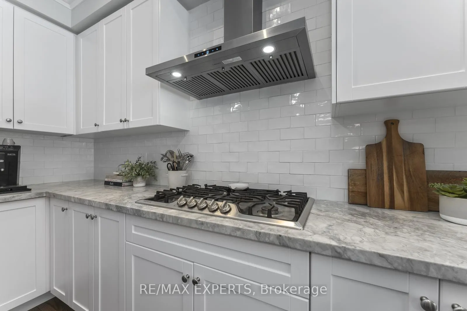 Photo 14 of 30 Zenith Avenue, Vaughan, Kleinburg — HOMEH