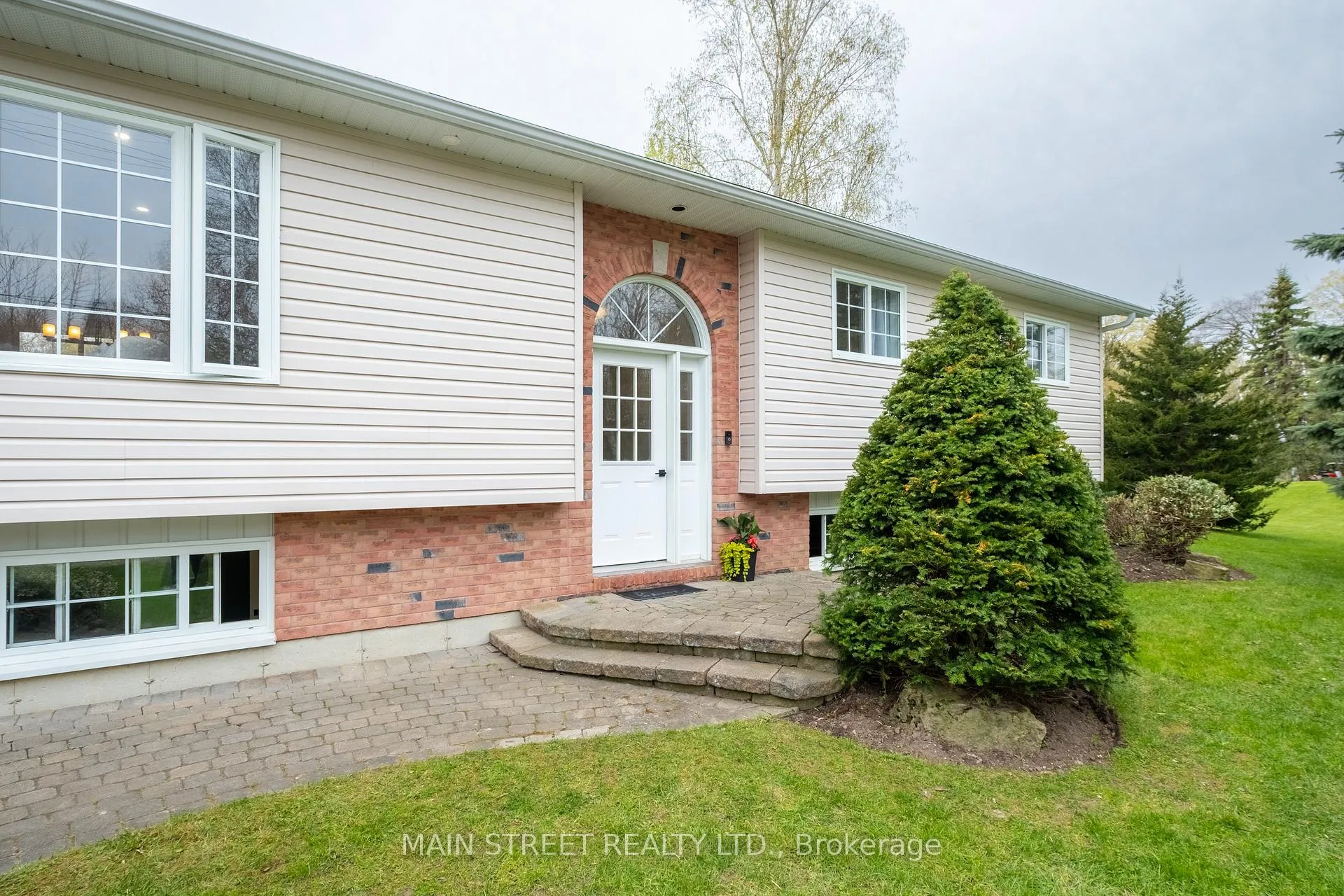 Photo 2 of 41 Bedford Road, Georgina, Sutton & Jackson's Point — HOMEH