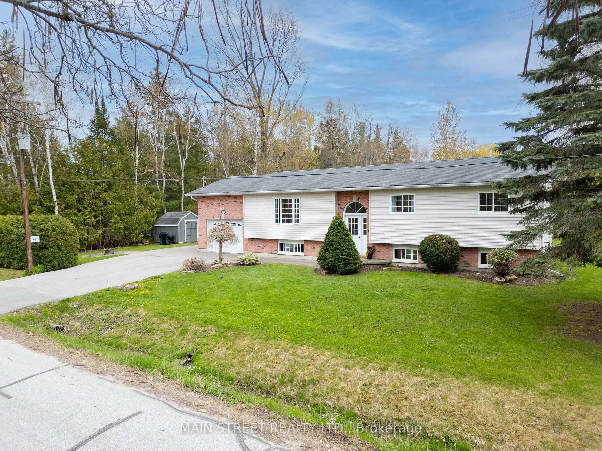 Photo 3 of 41 Bedford Road, Georgina, Sutton & Jackson's Point — HOMEH