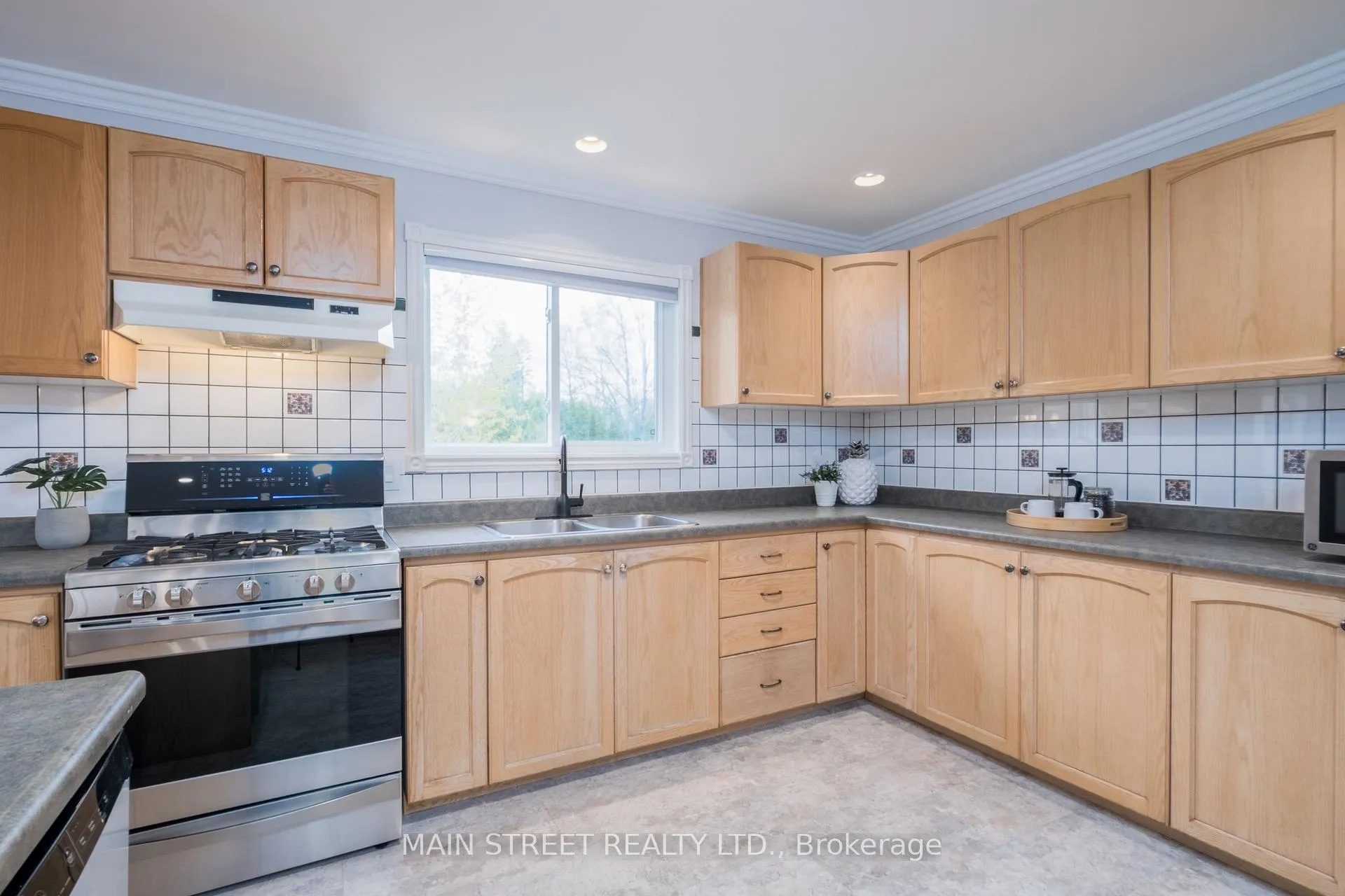 Photo 7 of 41 Bedford Road, Georgina, Sutton & Jackson's Point — HOMEH
