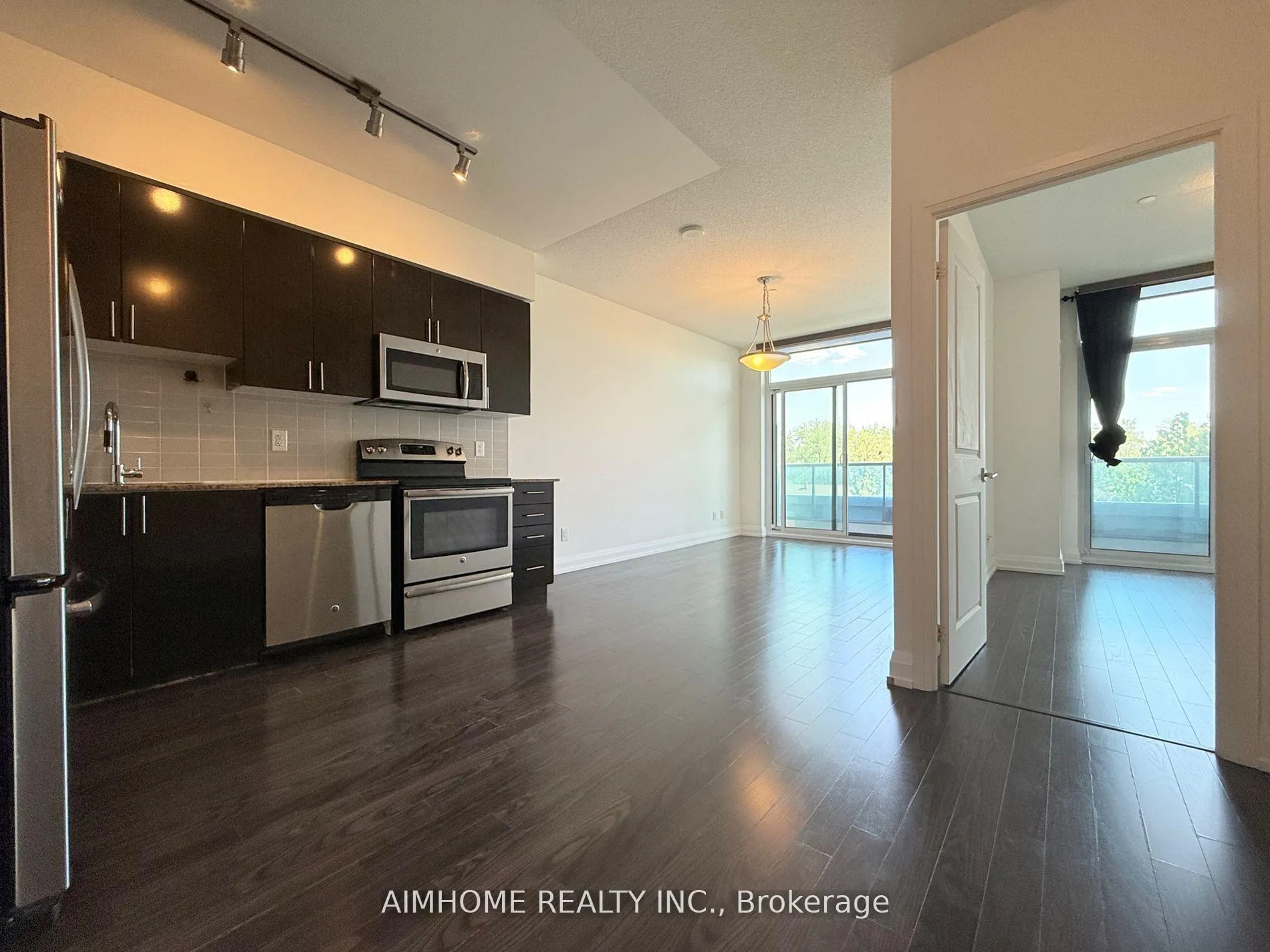 Photo 5 of Unit 319, 7165 Yonge Street, Markham, Grandview — HOMEH