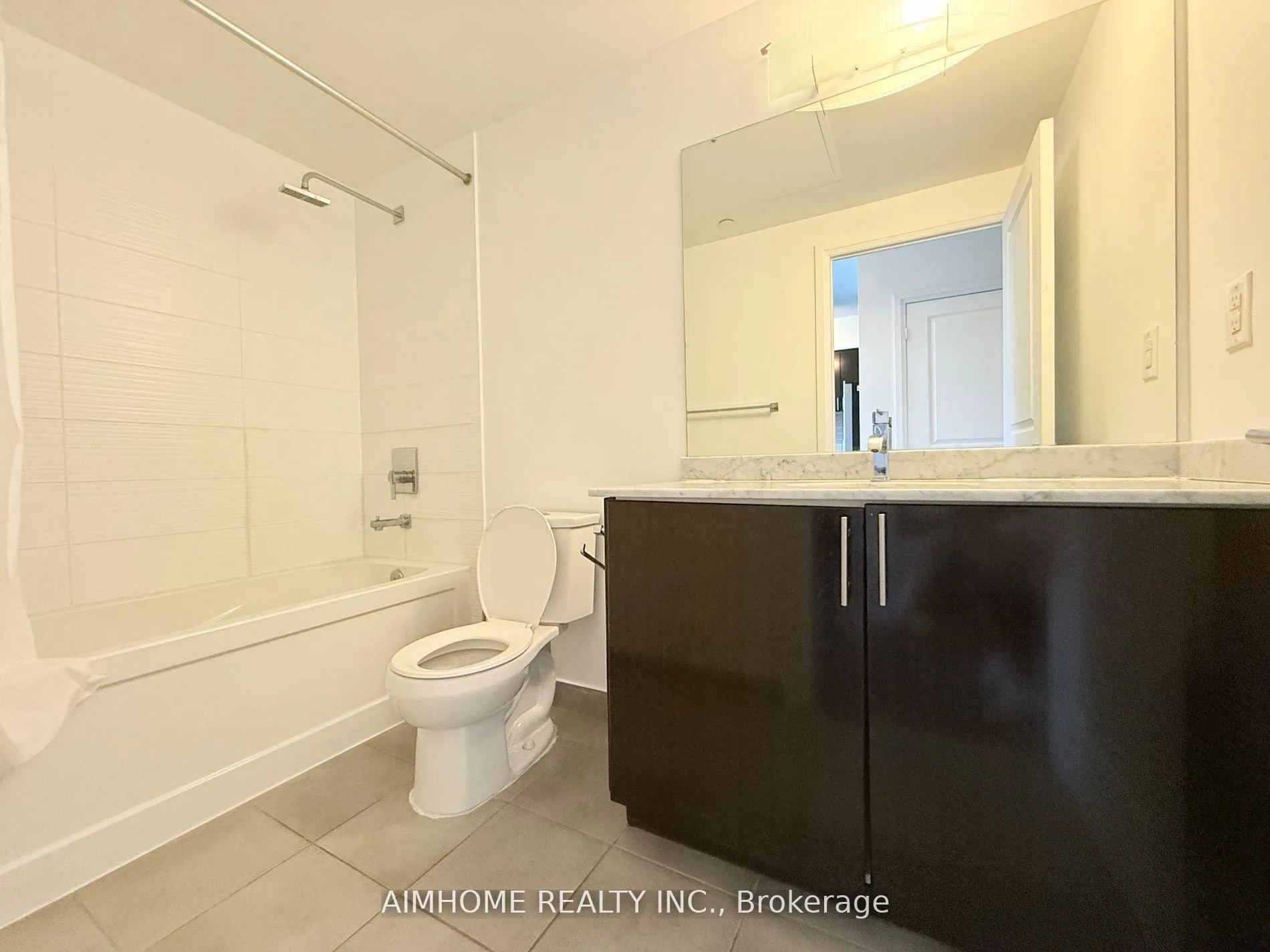 Photo 6 of Unit 319, 7165 Yonge Street, Markham, Grandview — HOMEH