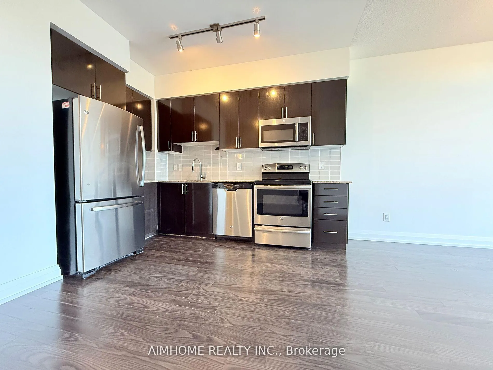Photo 8 of Unit 319, 7165 Yonge Street, Markham, Grandview — HOMEH