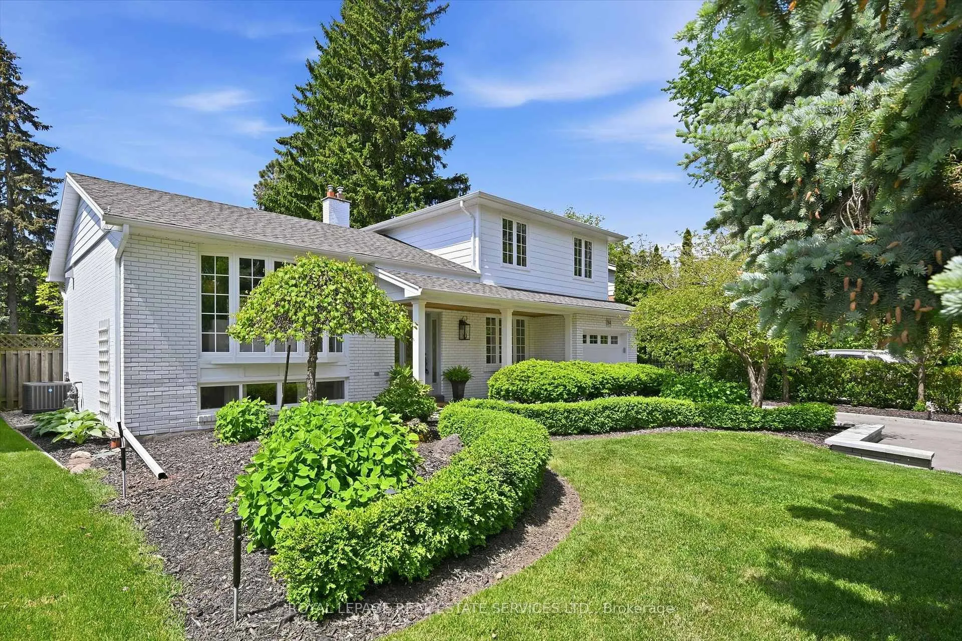 Photo 5 of 194 Solingate Drive, Oakville, Bronte — HOMEH