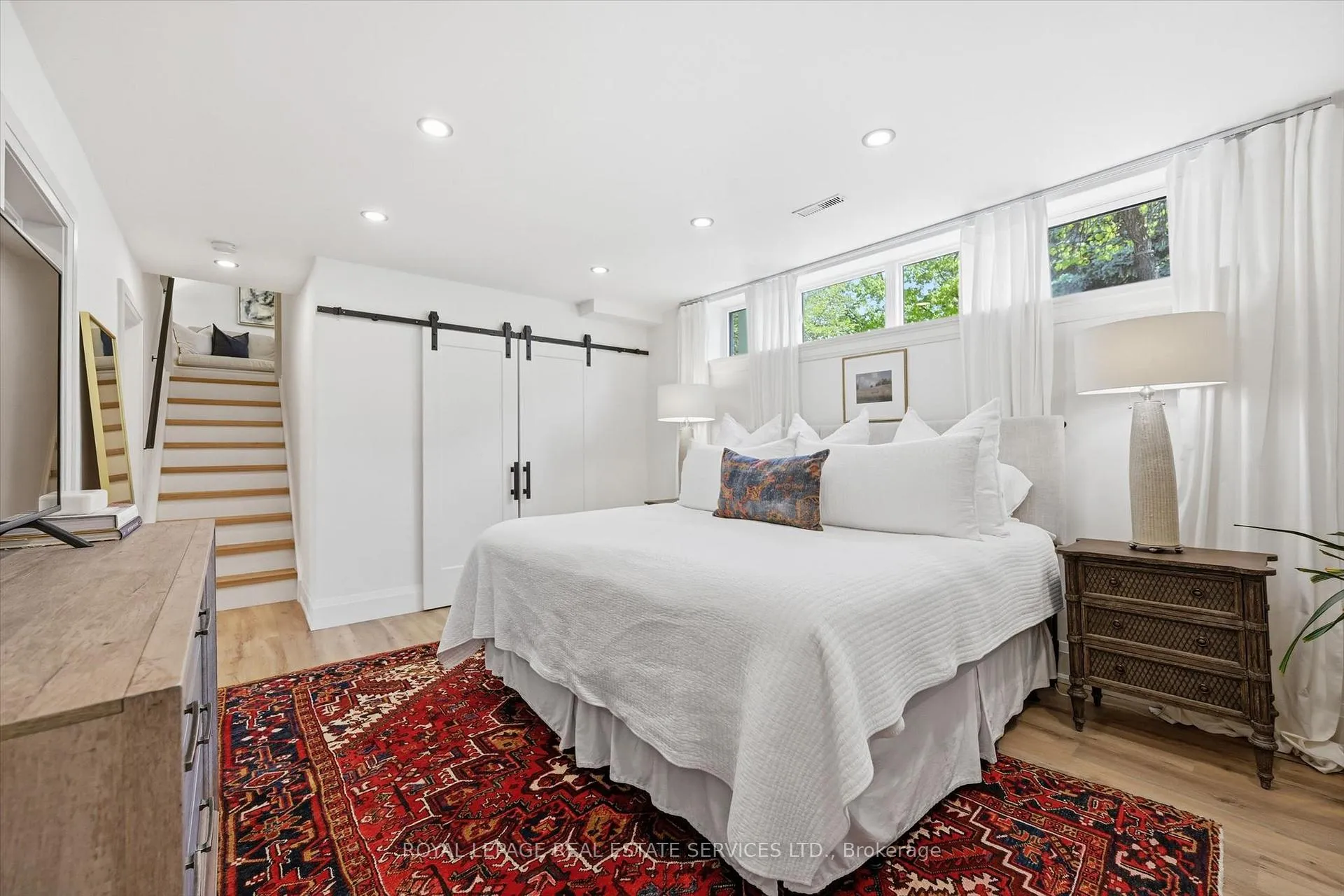 Photo 37 of 194 Solingate Drive, Oakville, Bronte — HOMEH