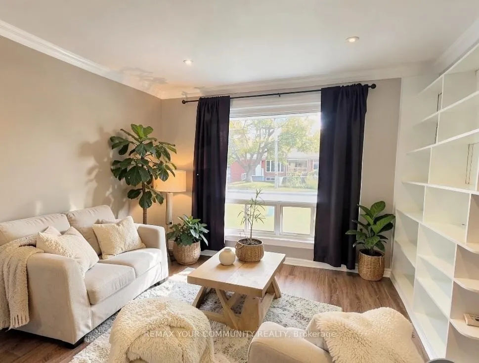 Photo 2 of Unit Main Floor, 44 Davis Road, Aurora, Aurora Highlands — HOMEH