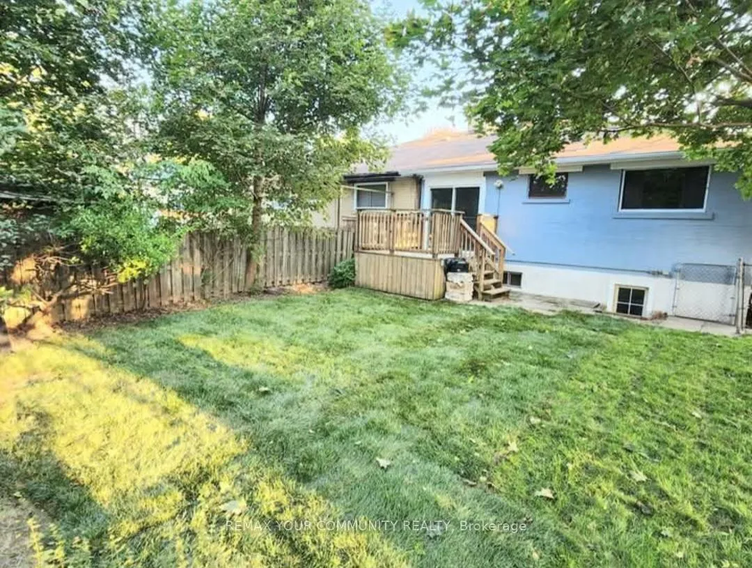 Photo 12 of Unit Main Floor, 44 Davis Road, Aurora, Aurora Highlands — HOMEH