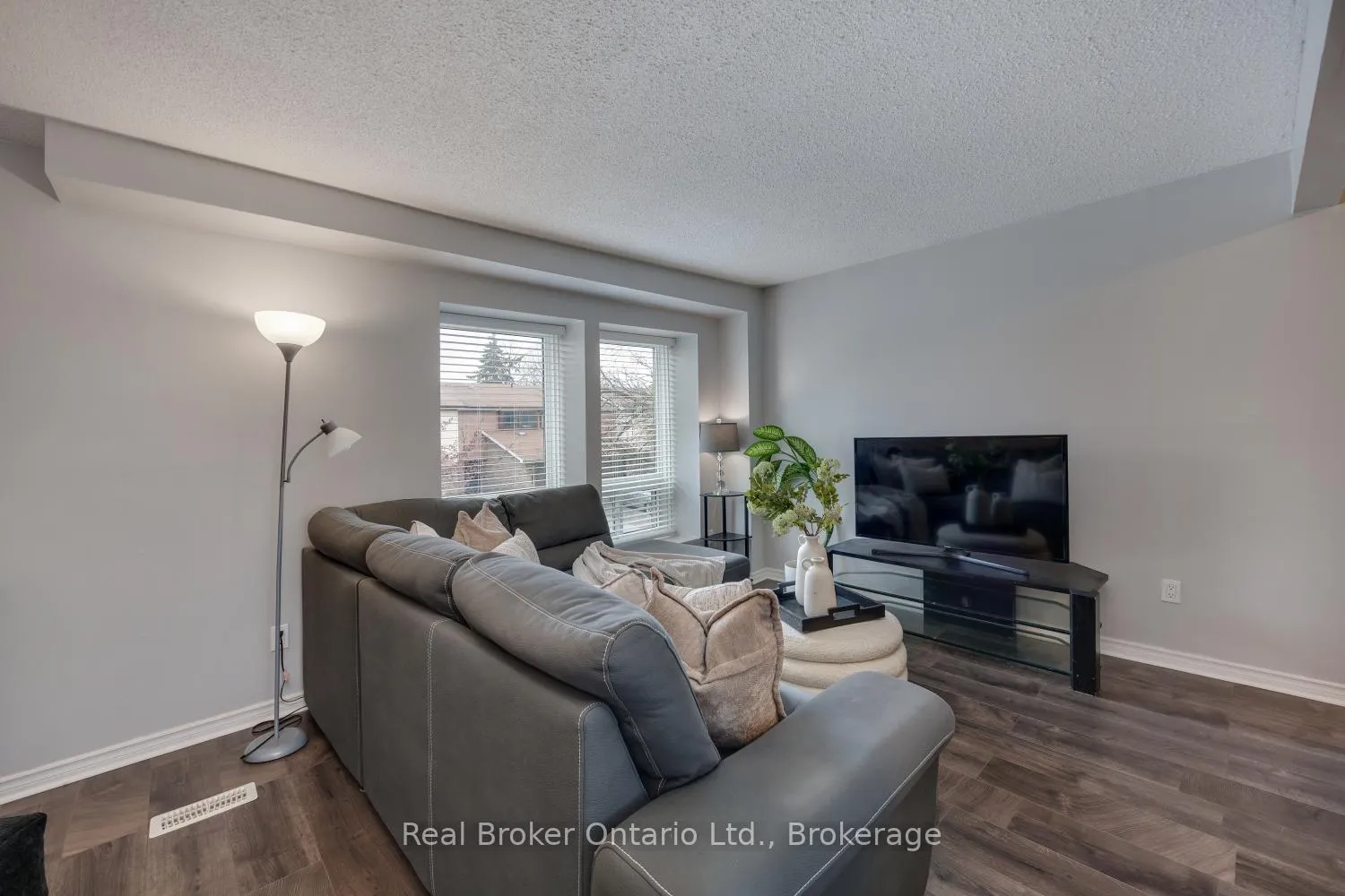 Photo 12 of Unit 30, 220 Ormond Drive, Oshawa, Samac — HOMEH