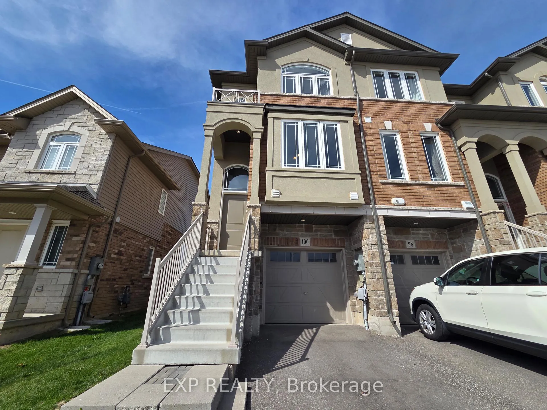 Front of 100 Laguna Village Crescent