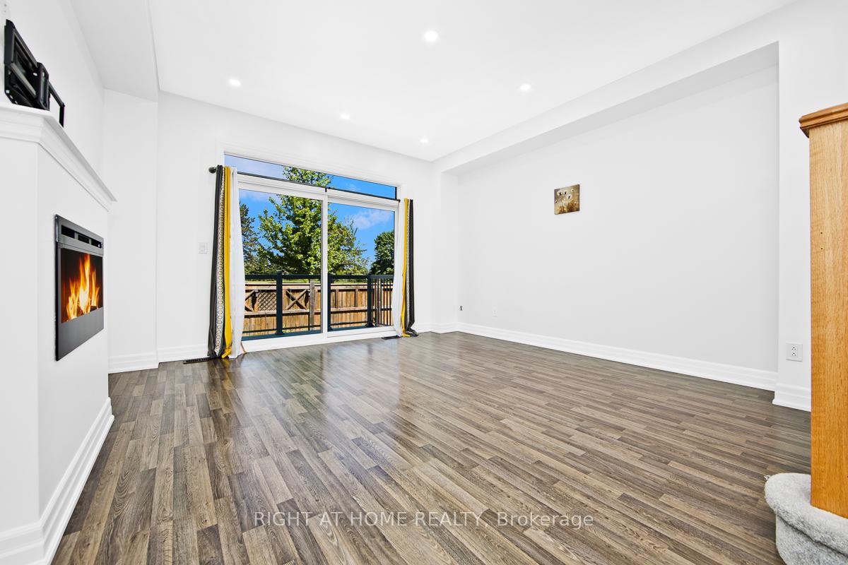 Photo 15 of Unit 34, 384 Arctic Red Drive E, Oshawa, Windfields — HOMEH