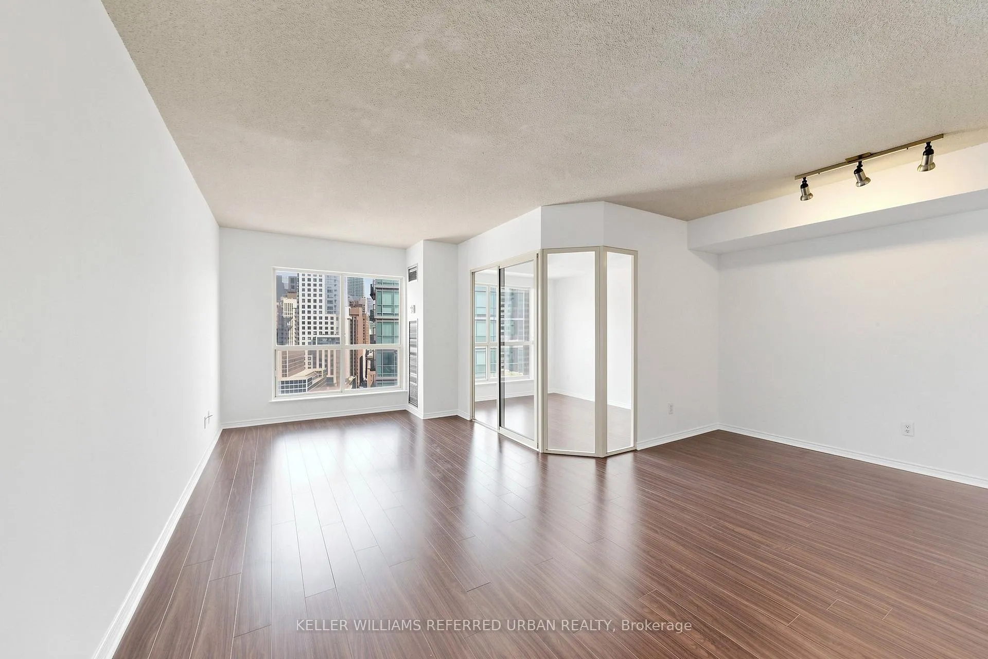 Photo 9 of Unit 2212, 25 The Esplanade, Toronto, Waterfront Communities — HOMEH