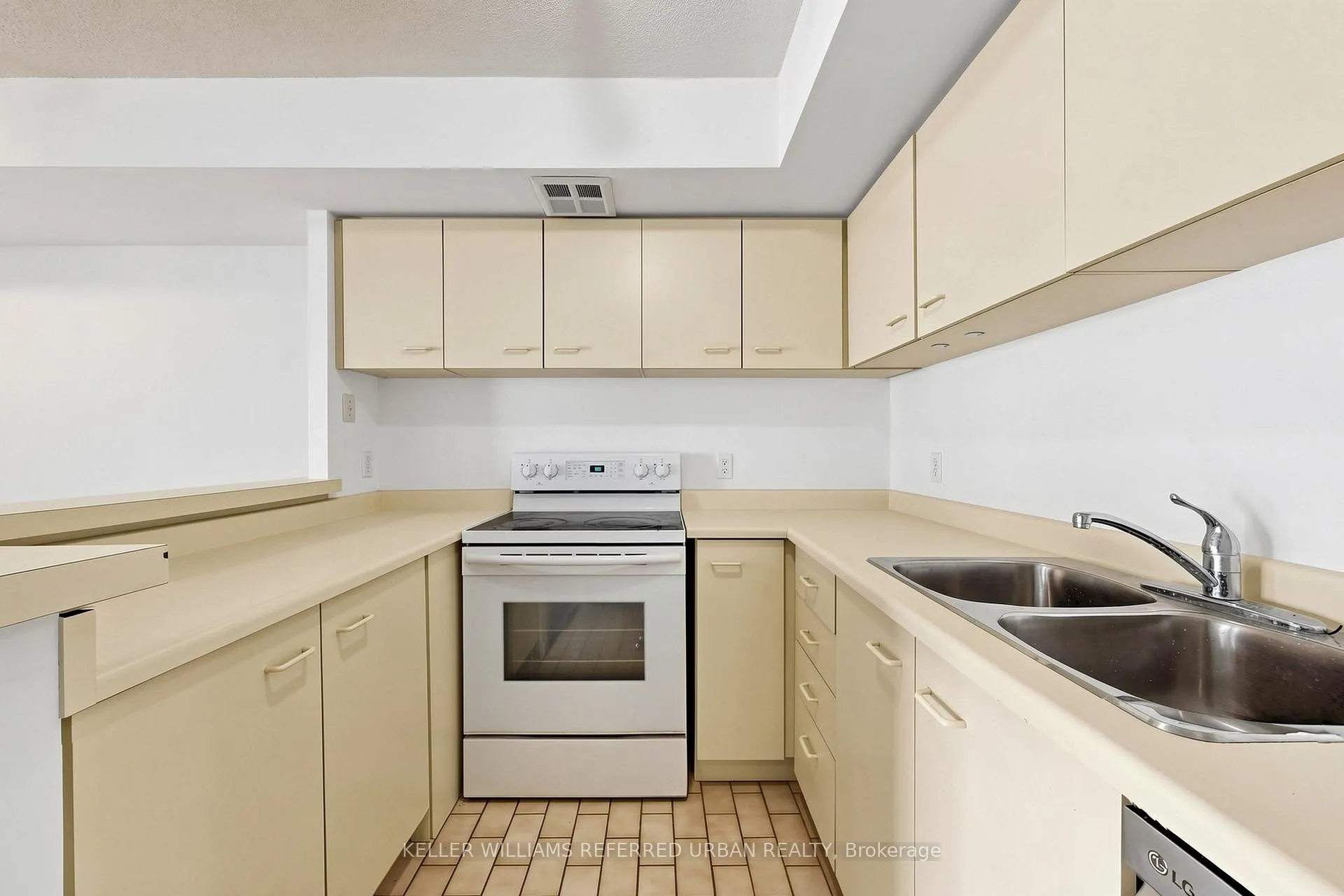 Photo 16 of Unit 2212, 25 The Esplanade, Toronto, Waterfront Communities — HOMEH