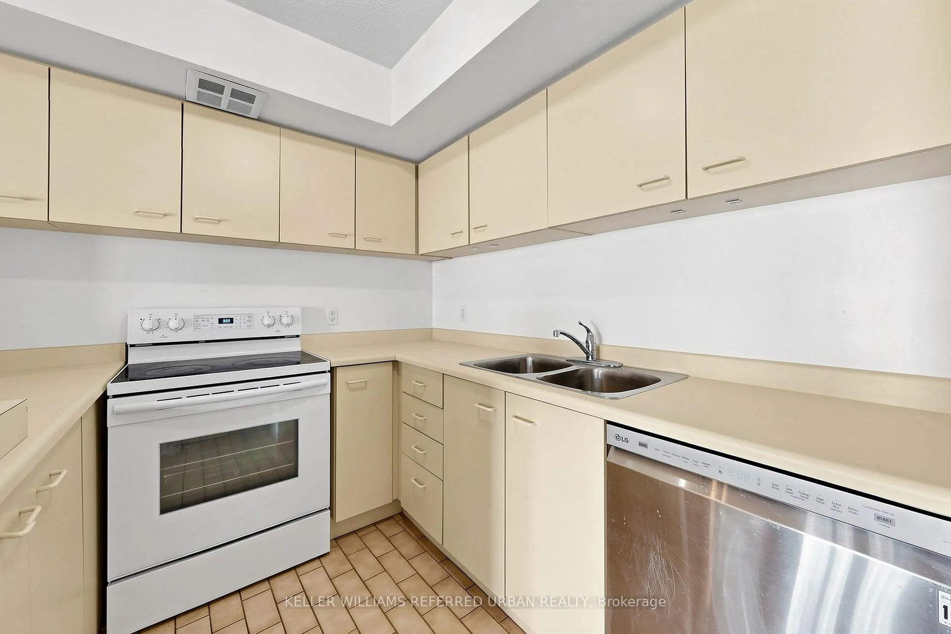 Photo 17 of Unit 2212, 25 The Esplanade, Toronto, Waterfront Communities — HOMEH