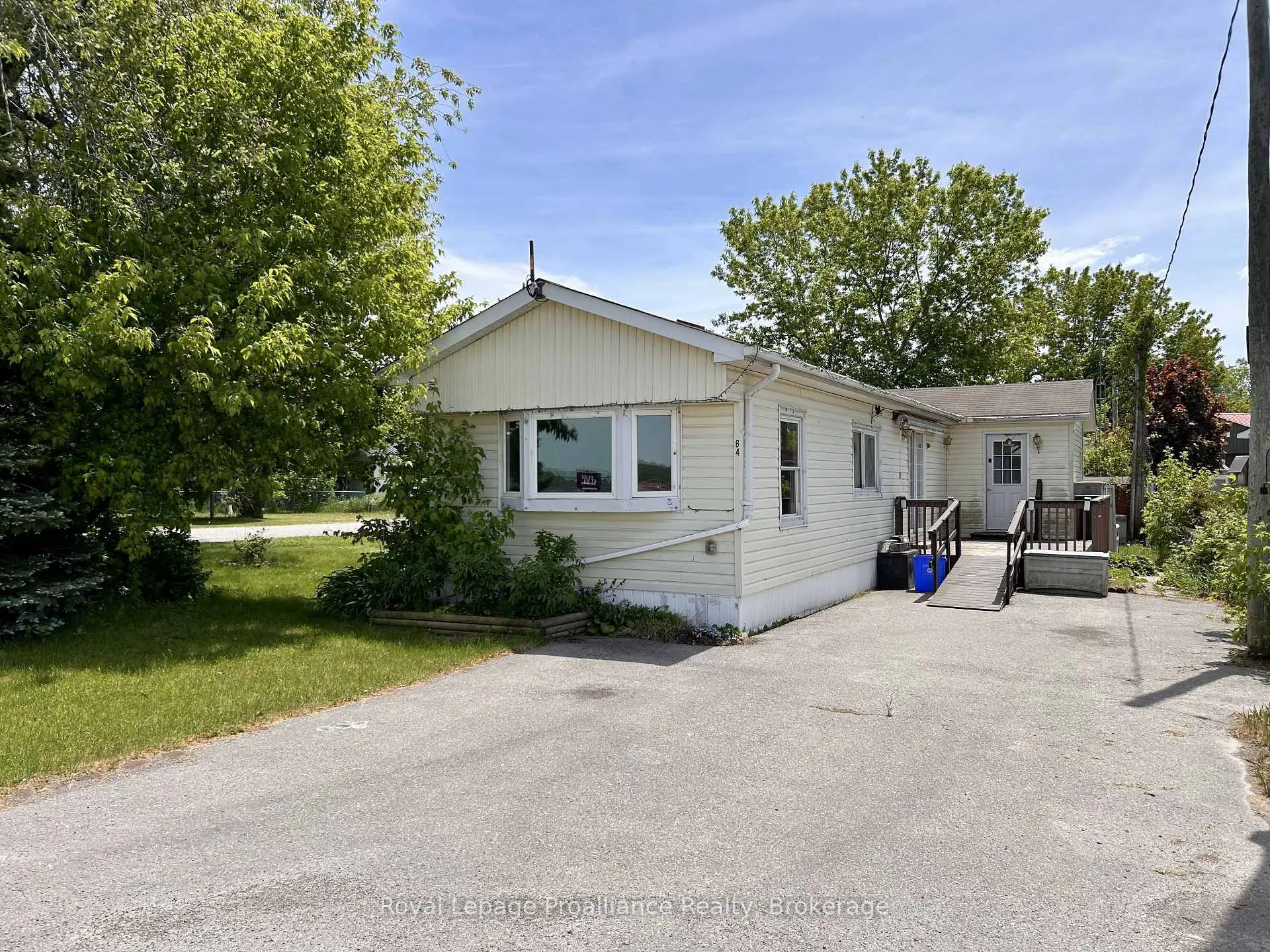 Photo 1 of Unit 84, 63 Whites Road, Quinte West, Sidney Ward — HOMEH