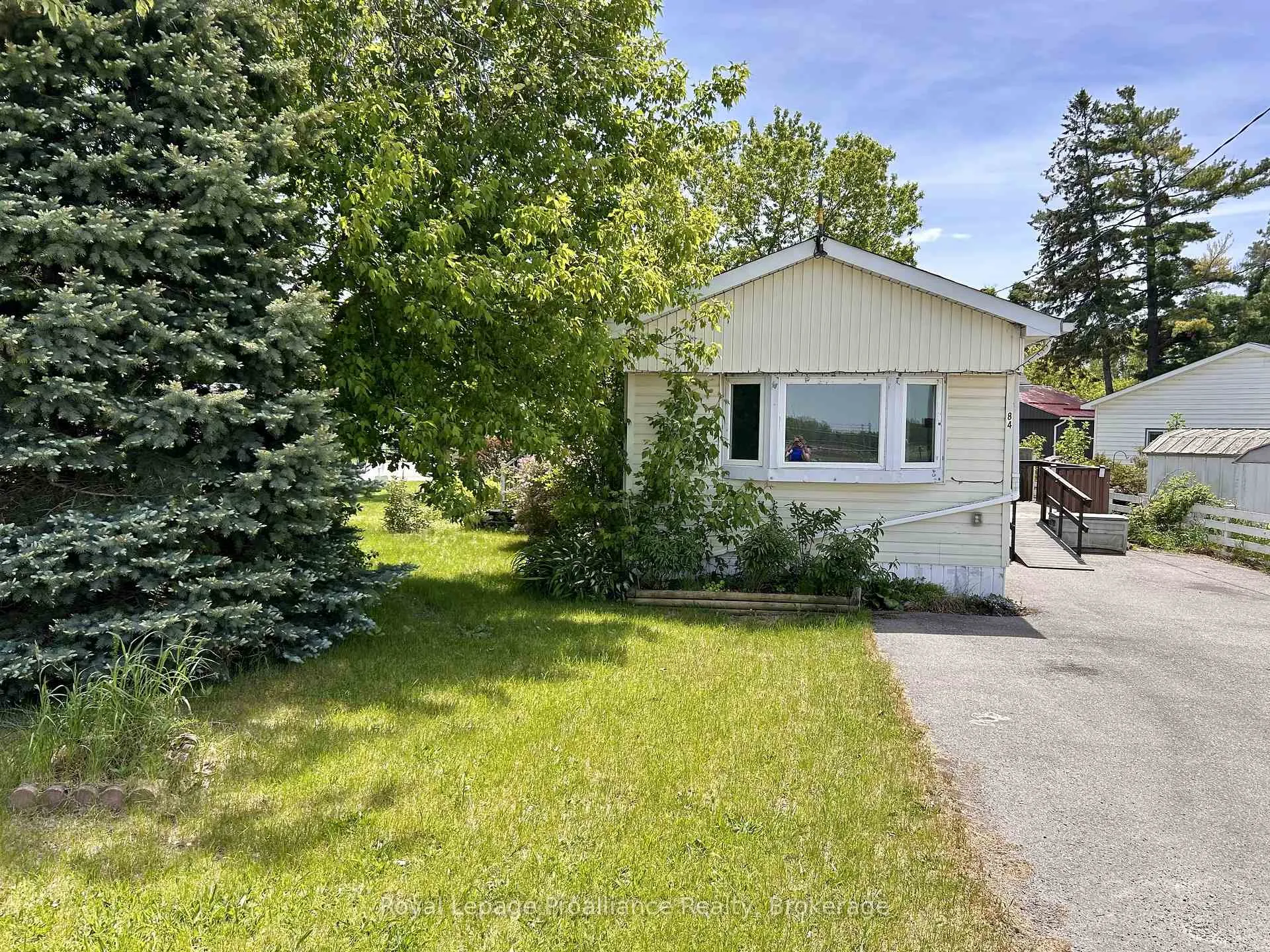 Photo 2 of Unit 84, 63 Whites Road, Quinte West, Sidney Ward — HOMEH