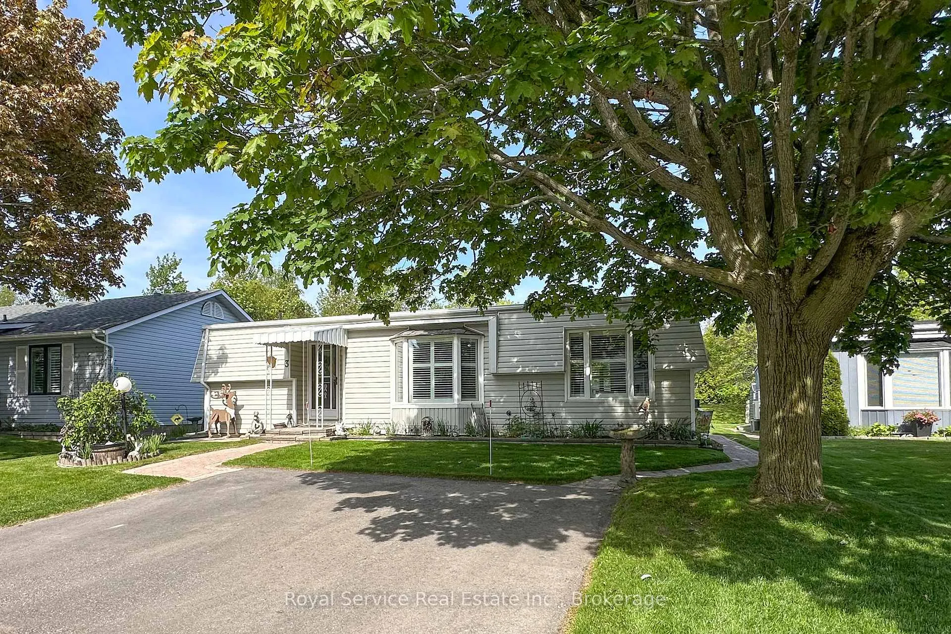 Photo 2 of 3 Fairway Drive, Clarington, Newcastle — HOMEH